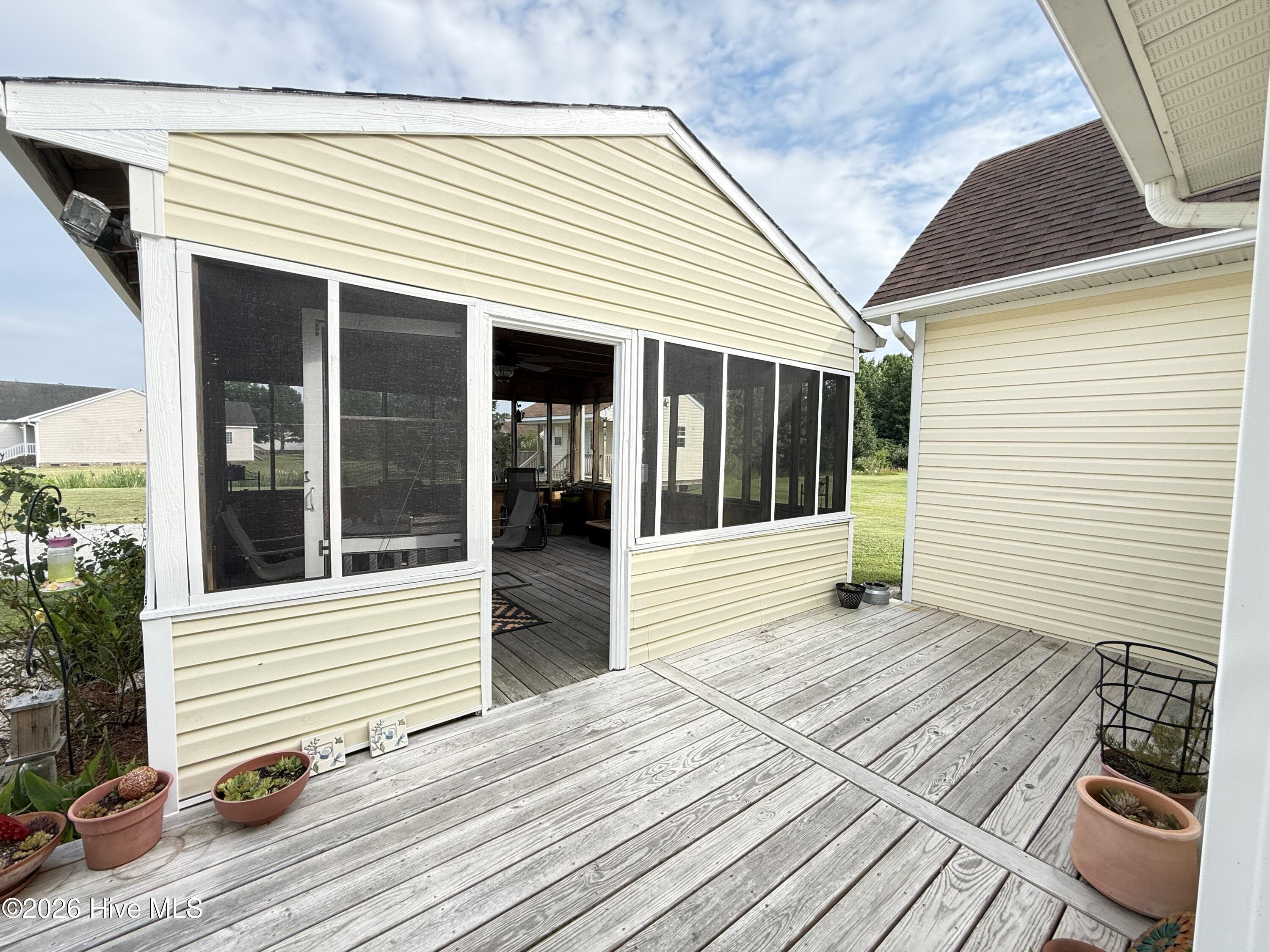 576 Ludford Road Property Photo 41