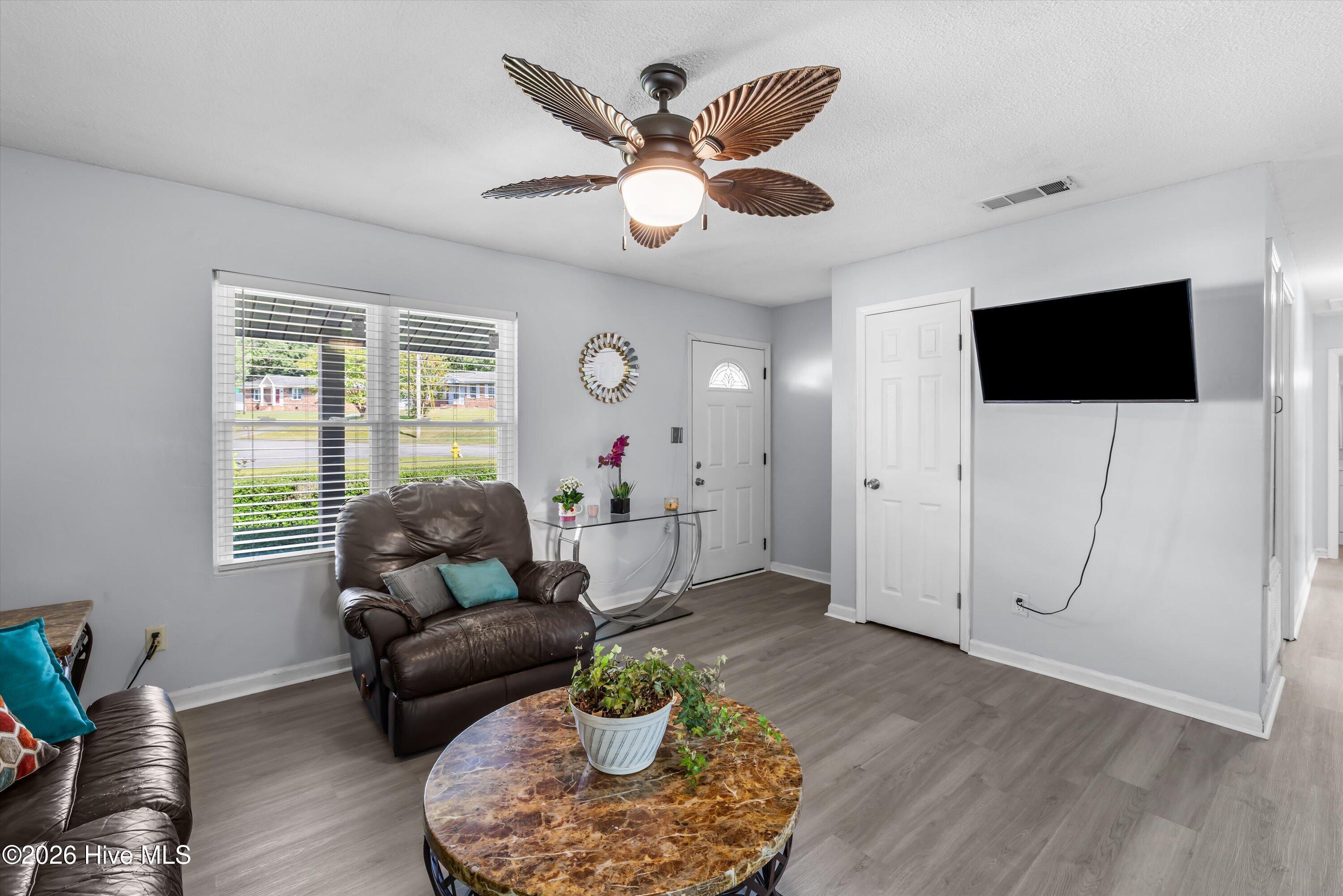 914 Sycamore Drive Property Photo 6