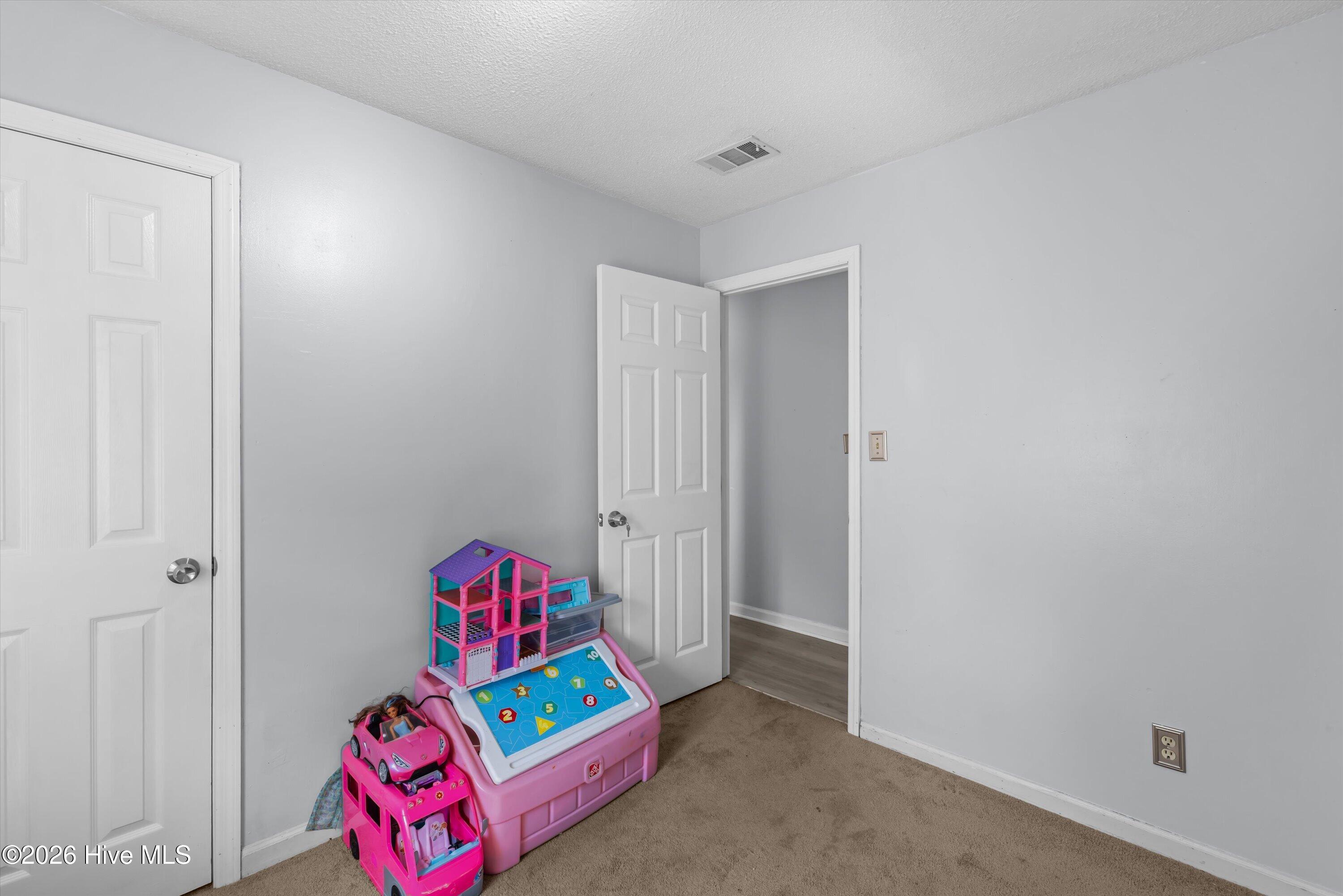 914 Sycamore Drive Property Photo 17