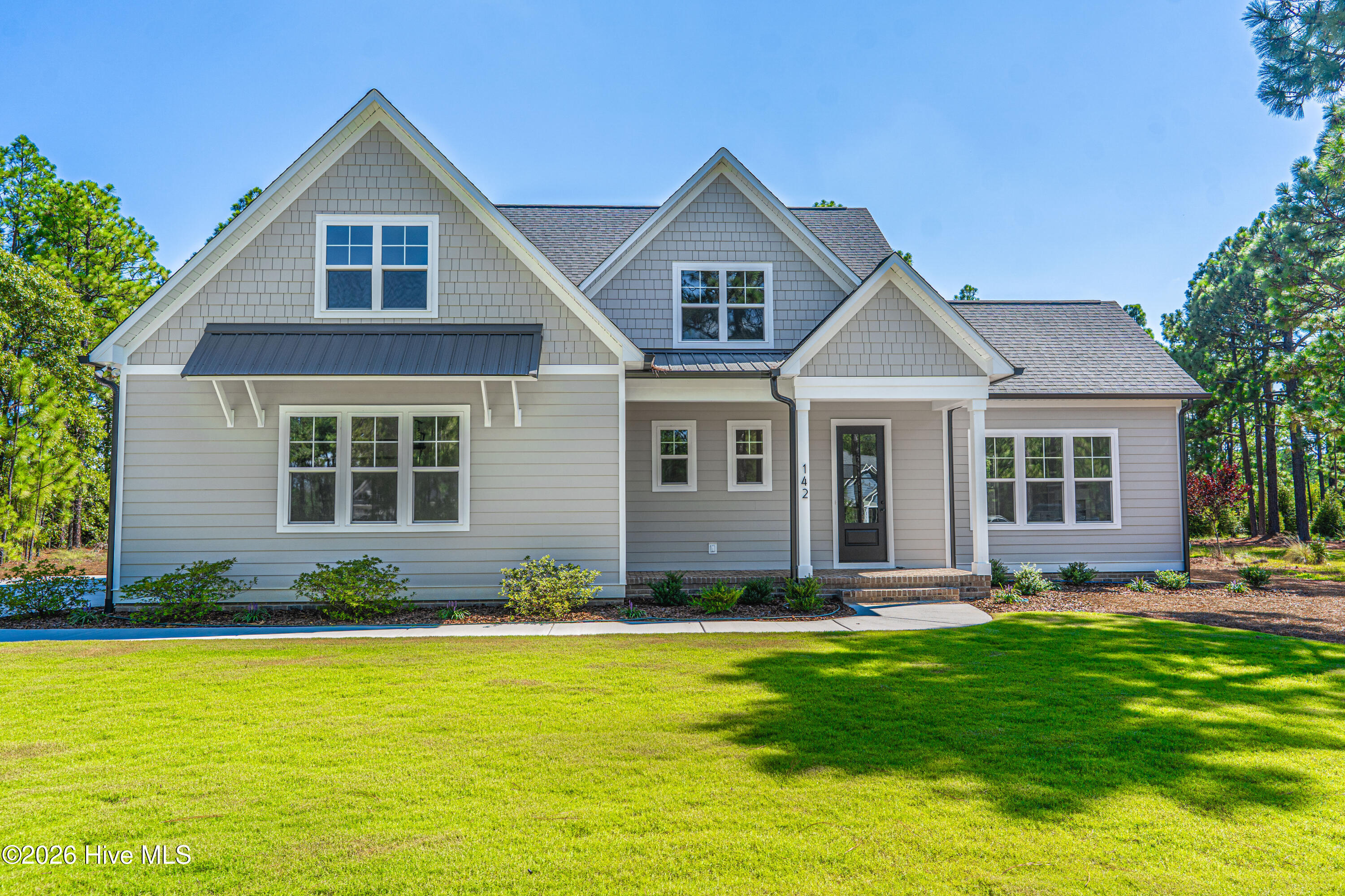 142 Parkwood Court Property Photo 1