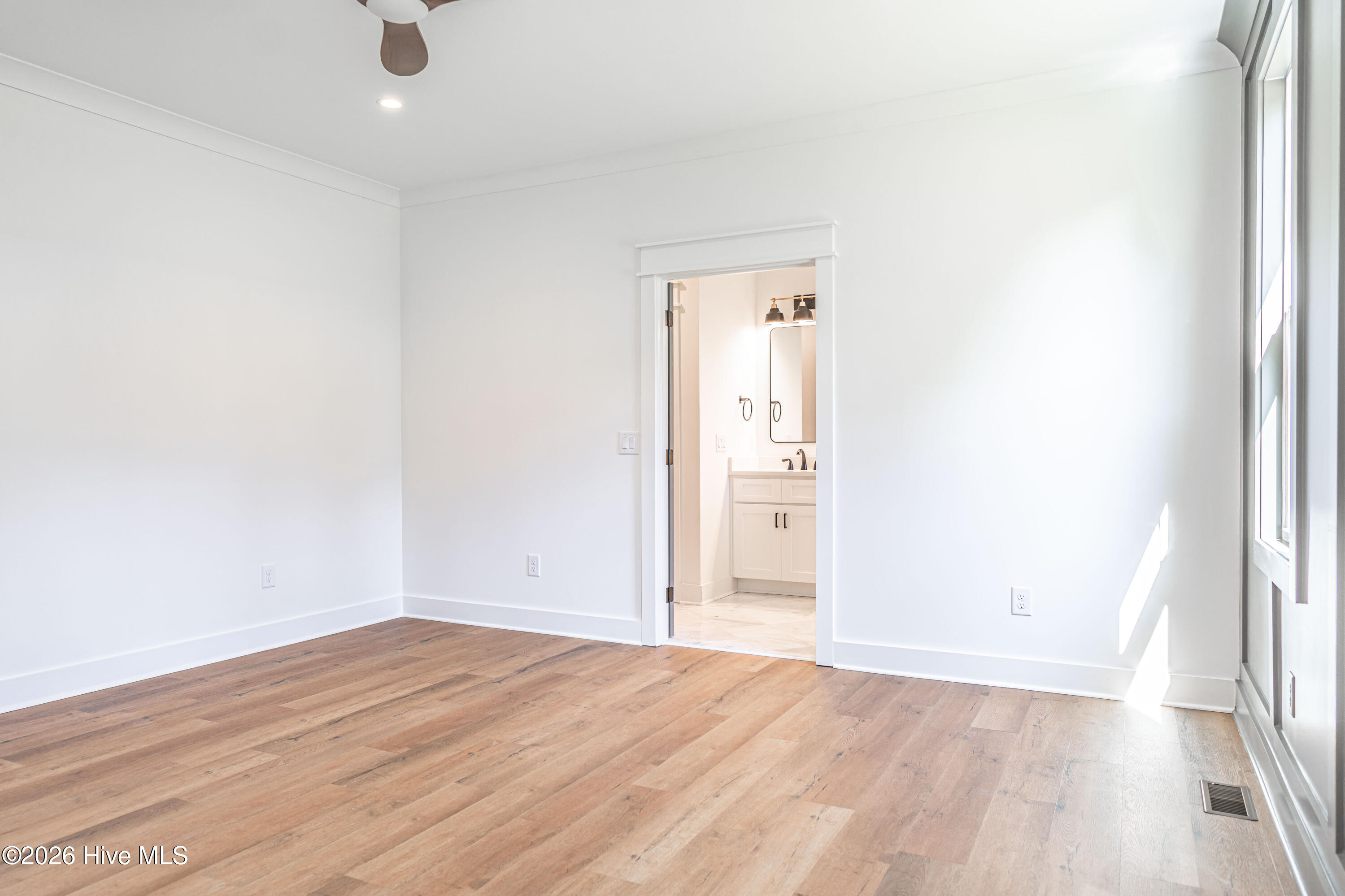 142 Parkwood Court Property Photo 24