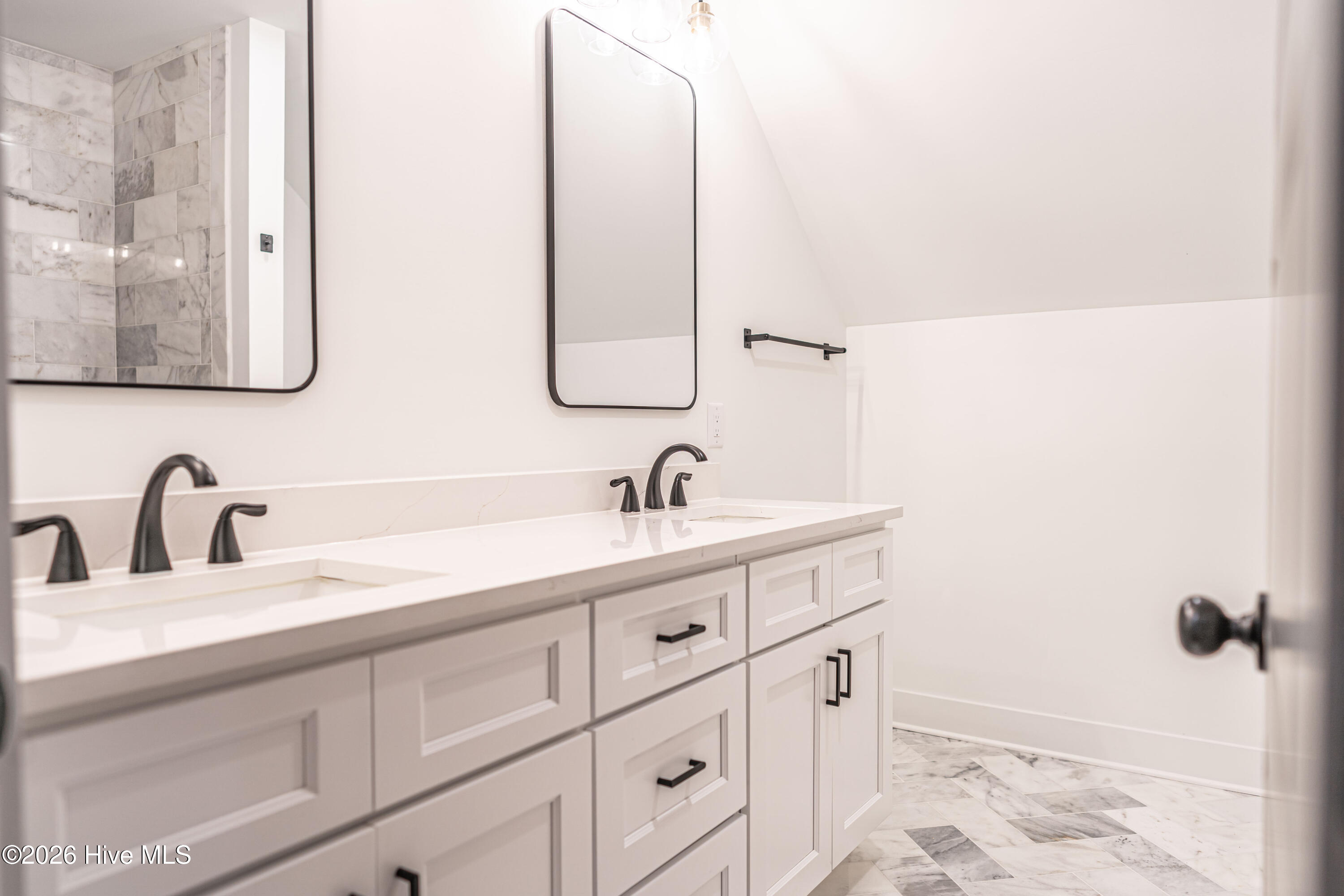 142 Parkwood Court Property Photo 42