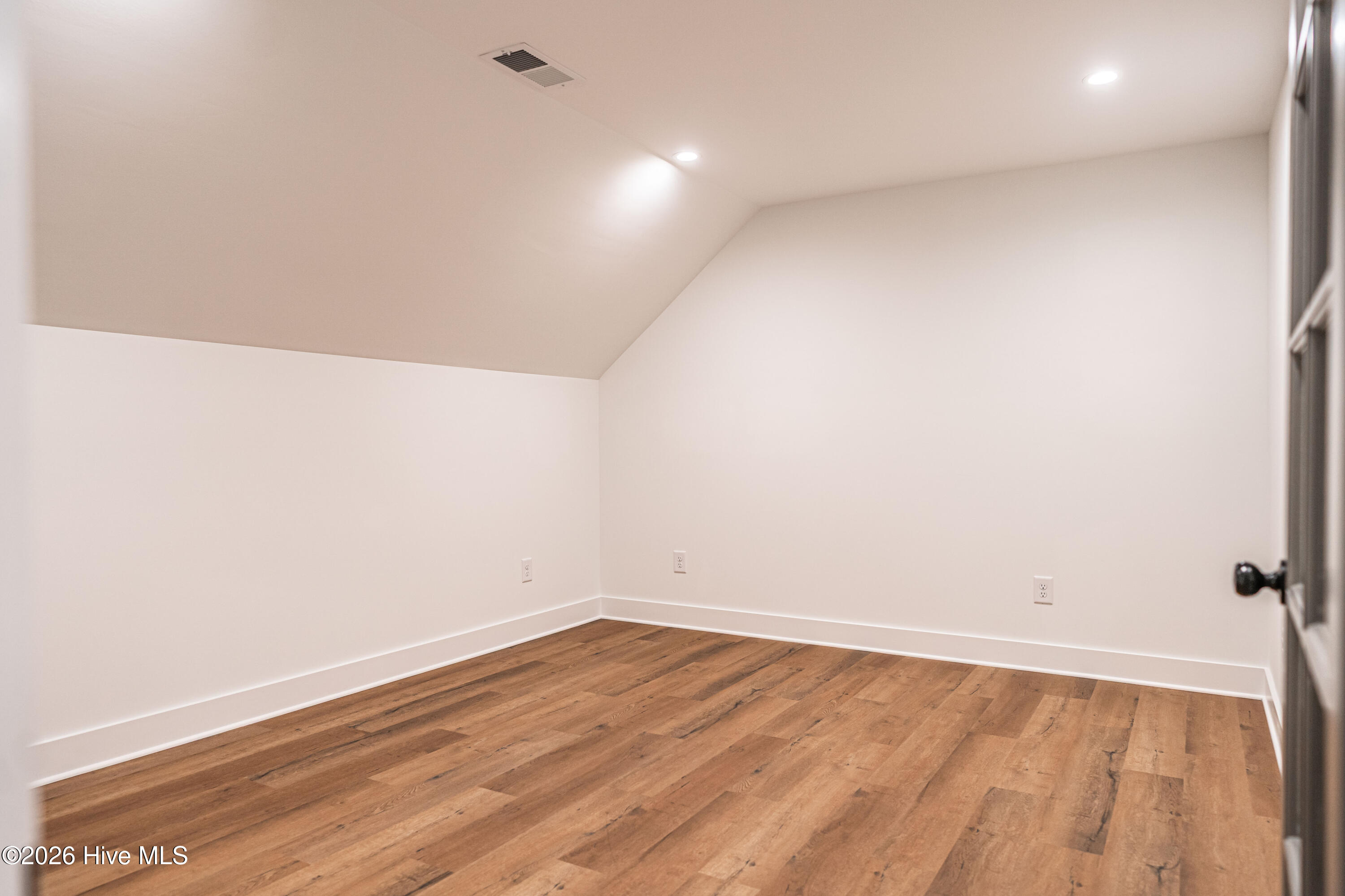 142 Parkwood Court Property Photo 45