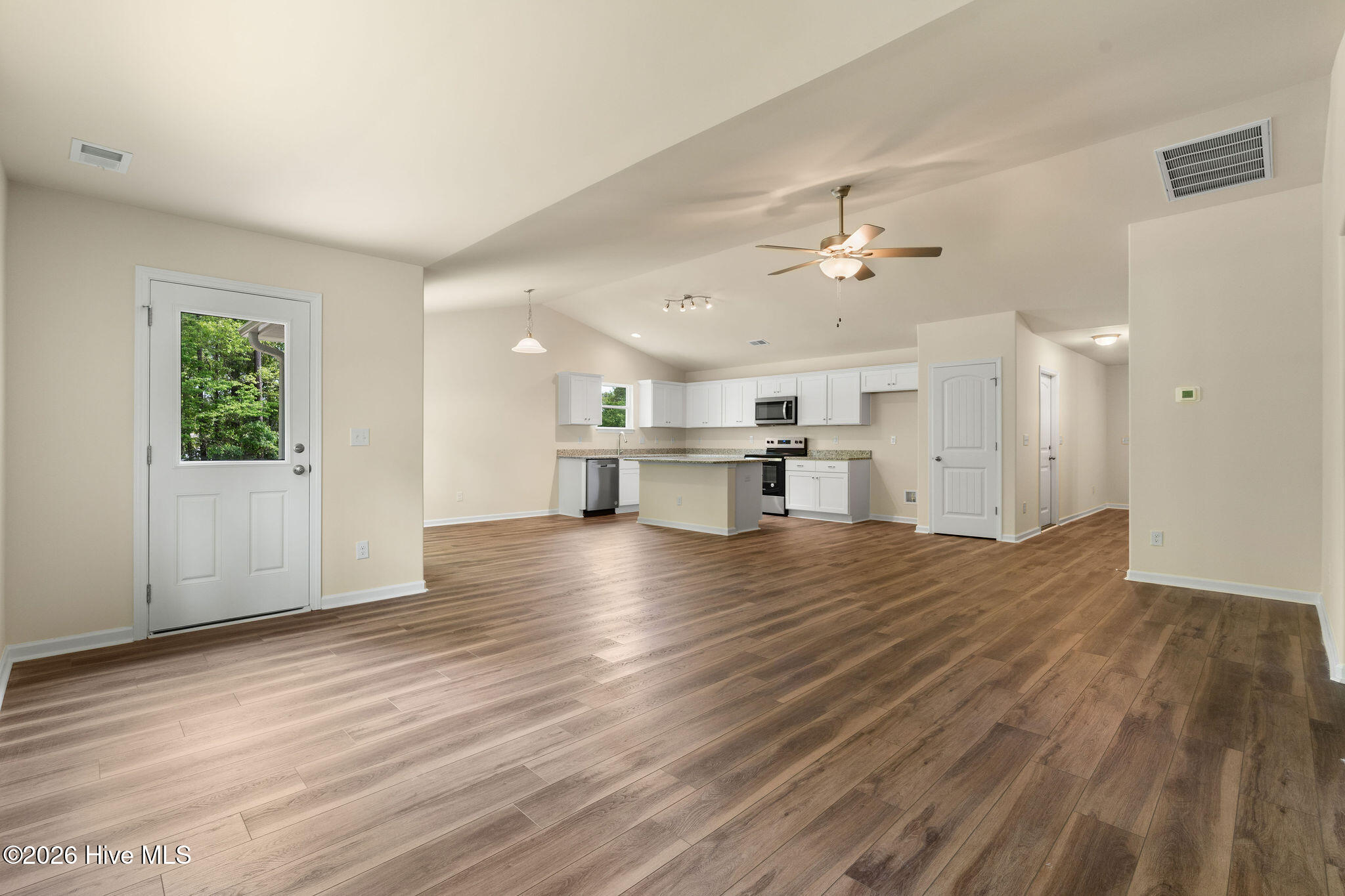 2573 Provence Drive Se Property Photo 7