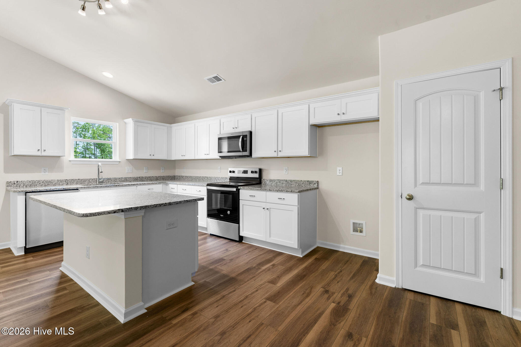 2573 Provence Drive Se Property Photo 8