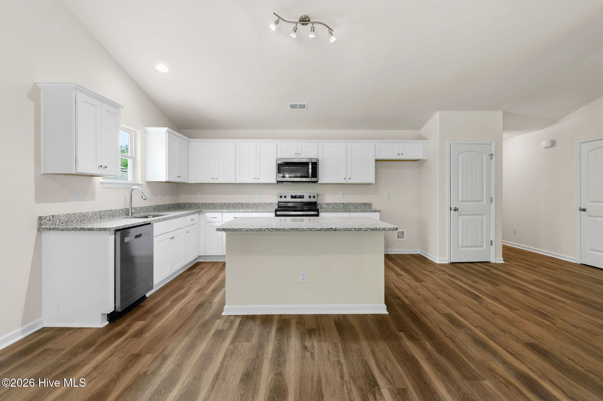 2573 Provence Drive Se Property Photo 9