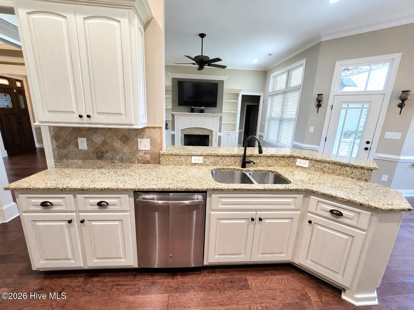1404 Sunset Drive Property Photo 12