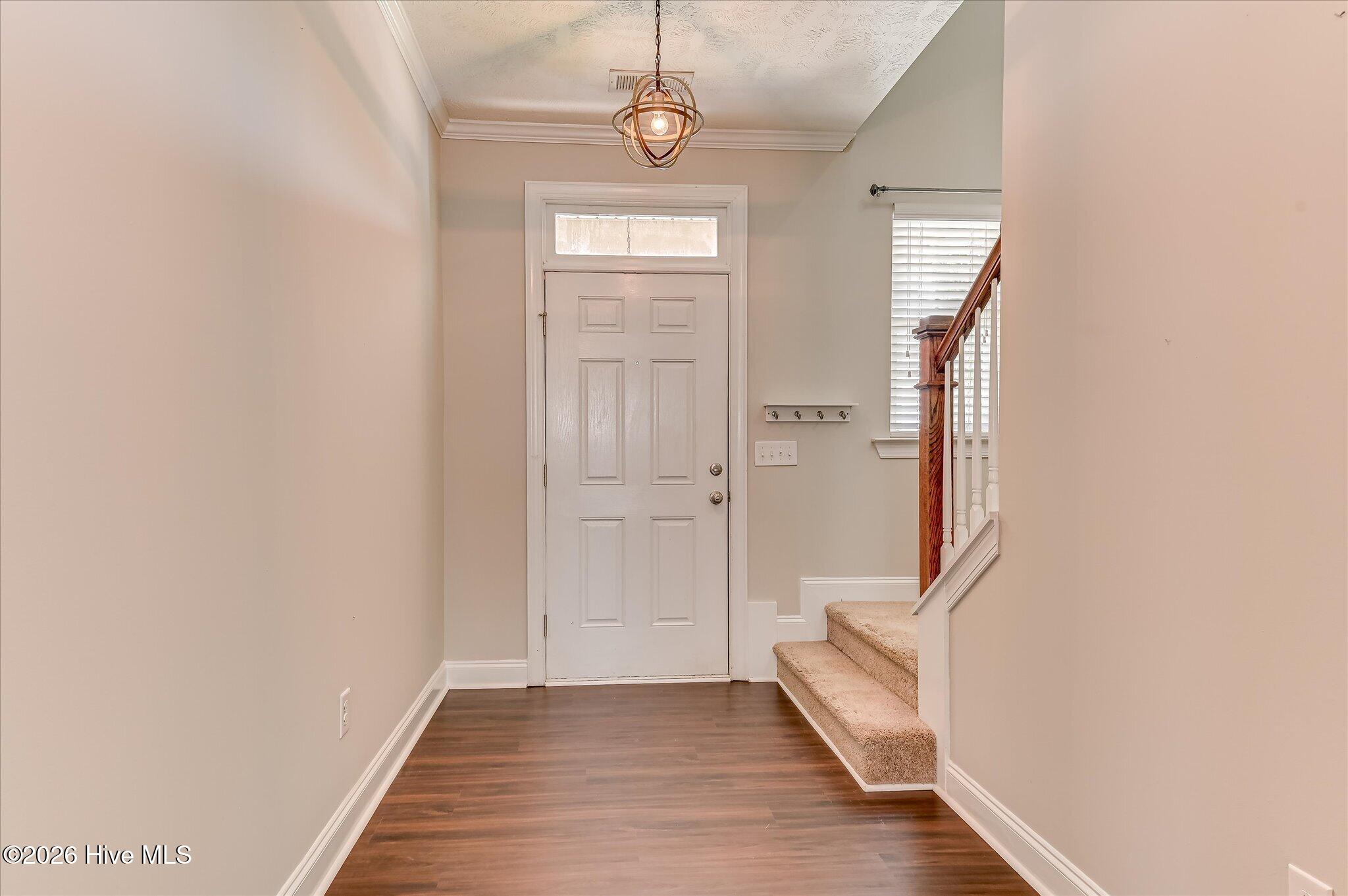 1049 Glenhaven Drive Property Photo 3