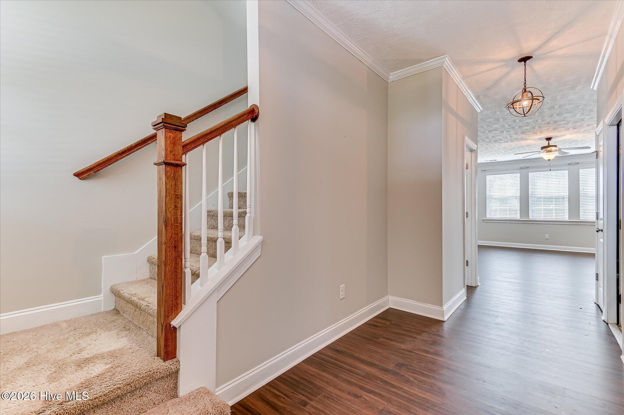 1049 Glenhaven Drive Property Photo 4