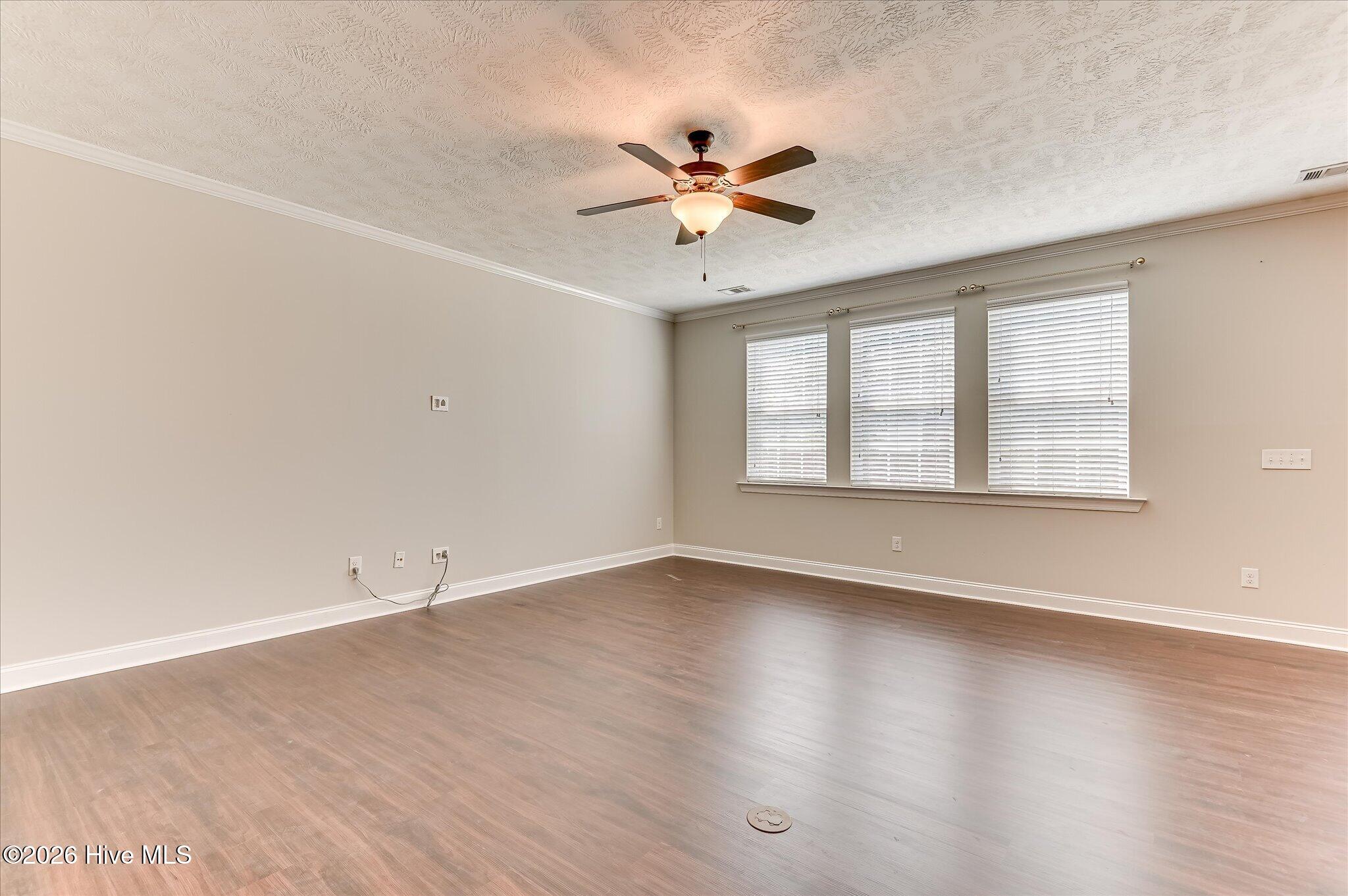 1049 Glenhaven Drive Property Photo 5