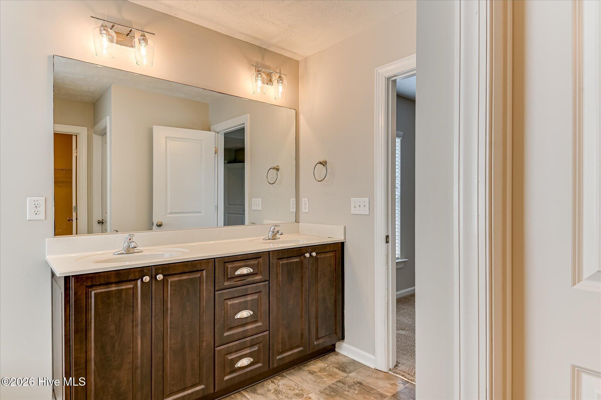 1049 Glenhaven Drive Property Photo 16