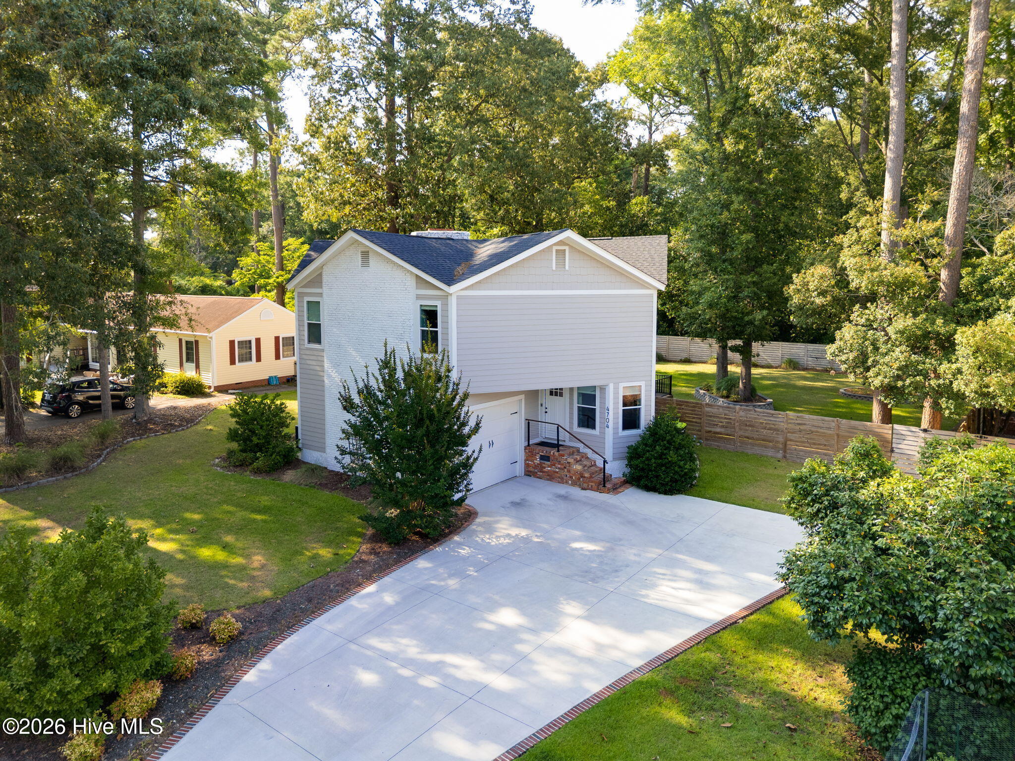 4704 Trent Woods Drive Property Photo 2