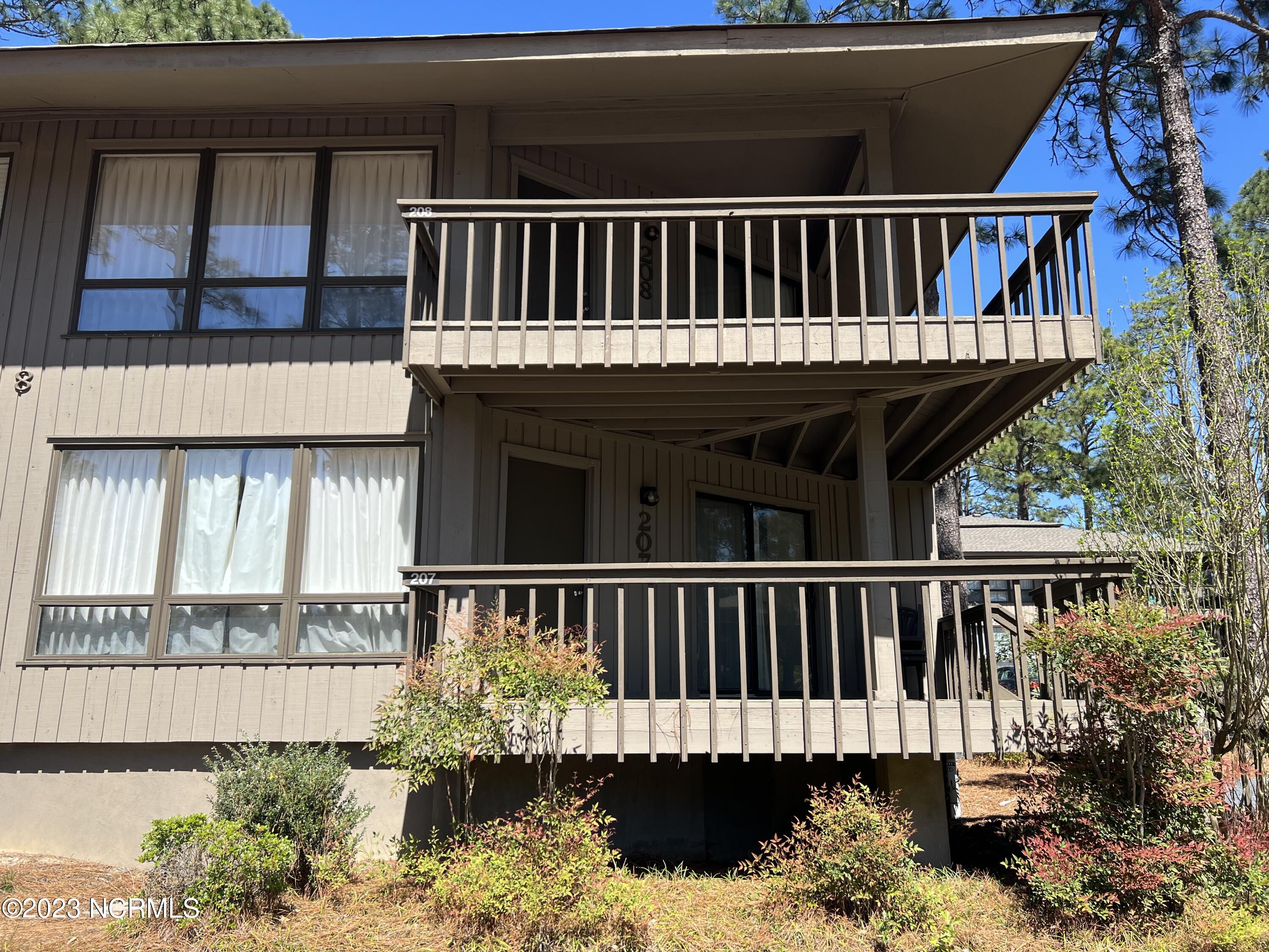 207 Foxkroft Drive Property Photo 1