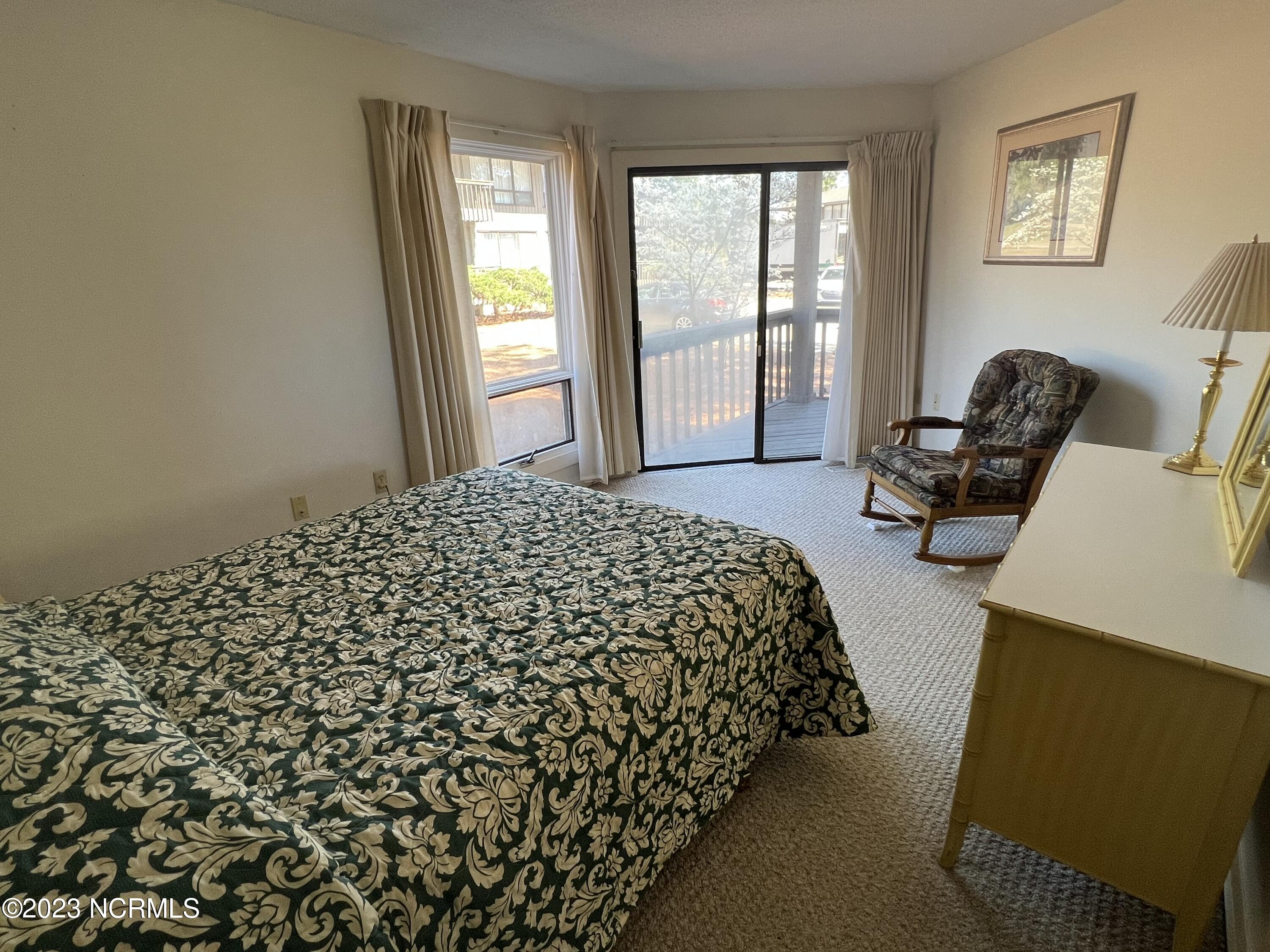207 Foxkroft Drive Property Photo 8