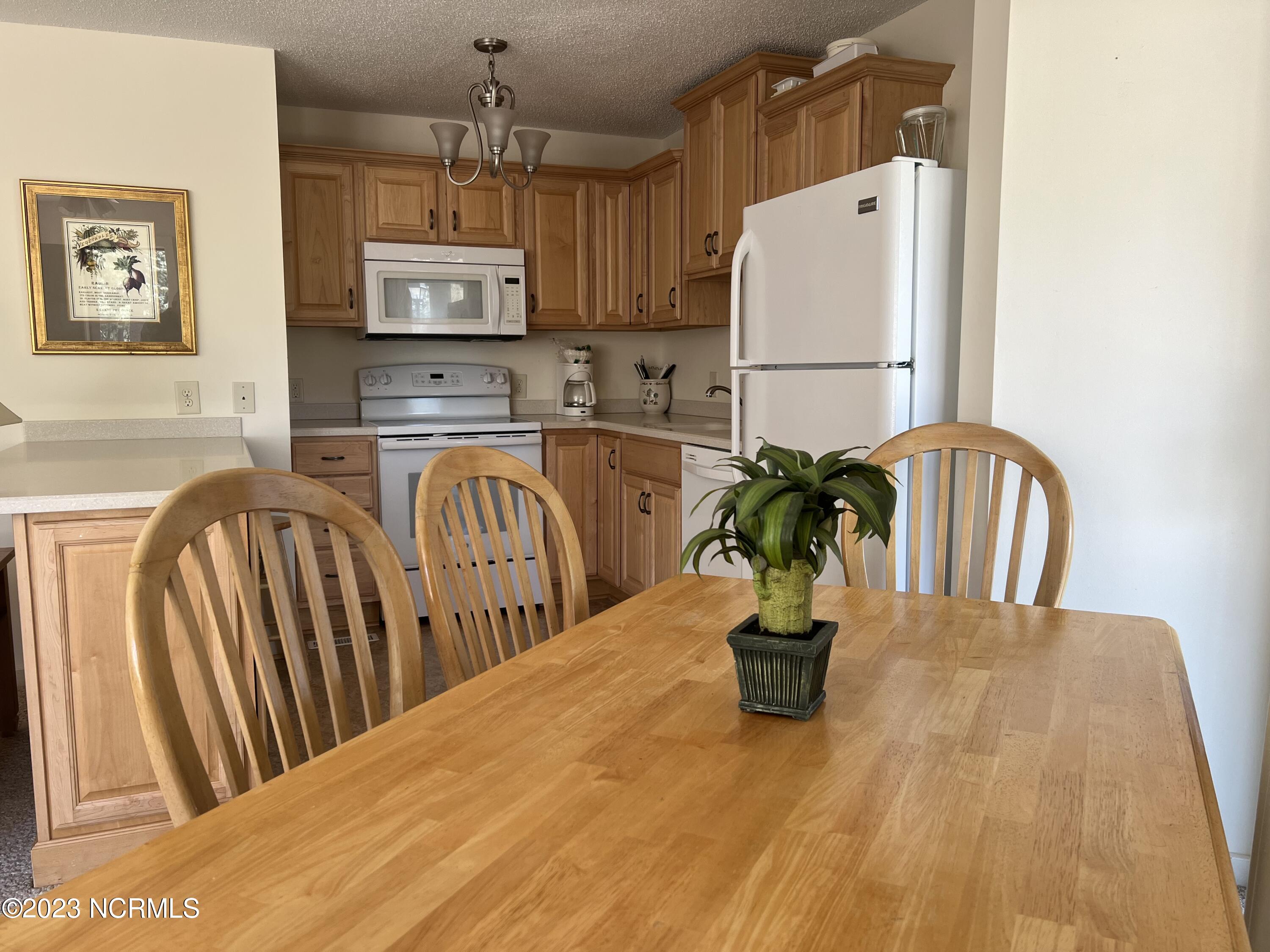 207 Foxkroft Drive Property Photo 10