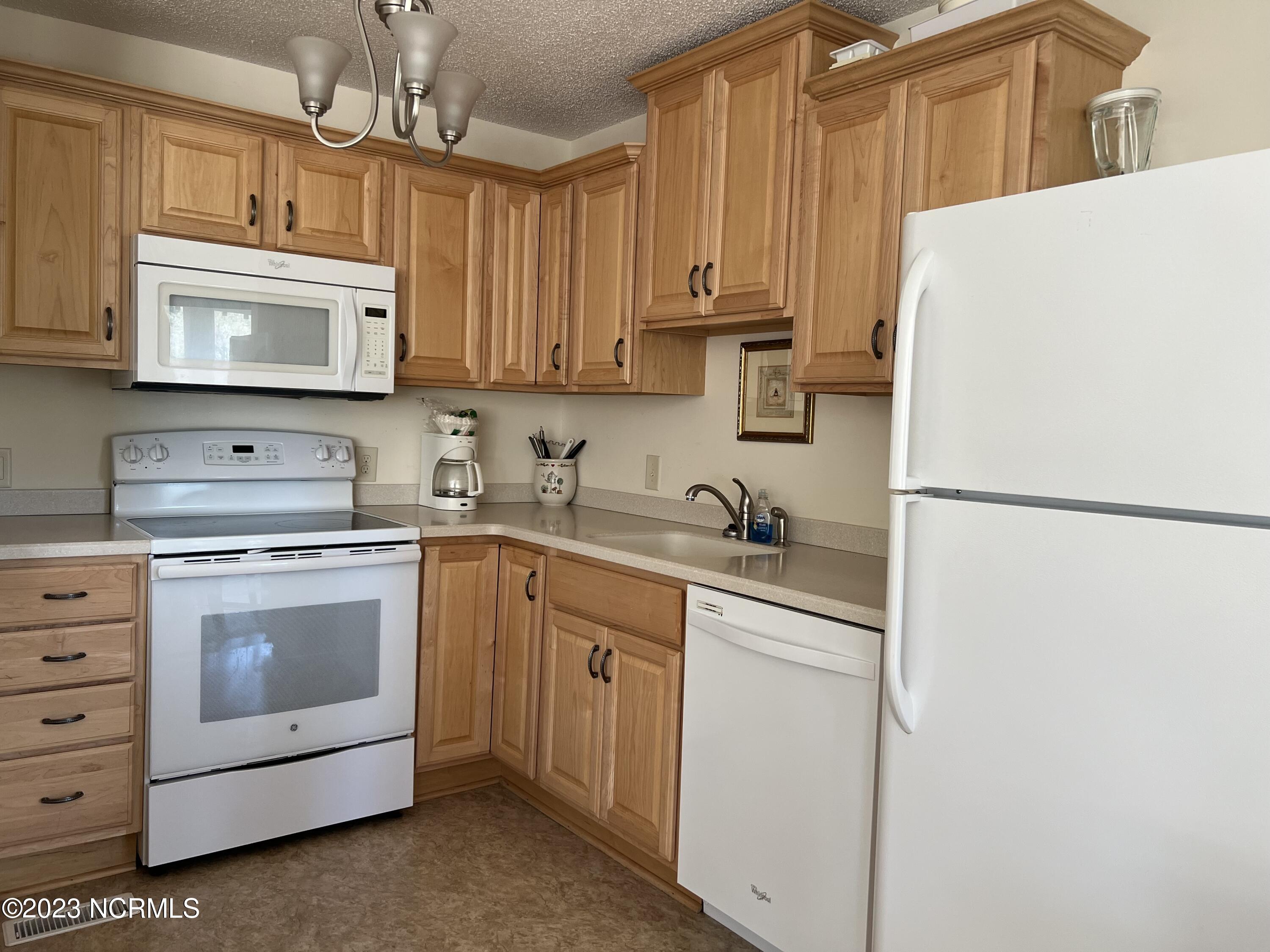 207 Foxkroft Drive Property Photo 13