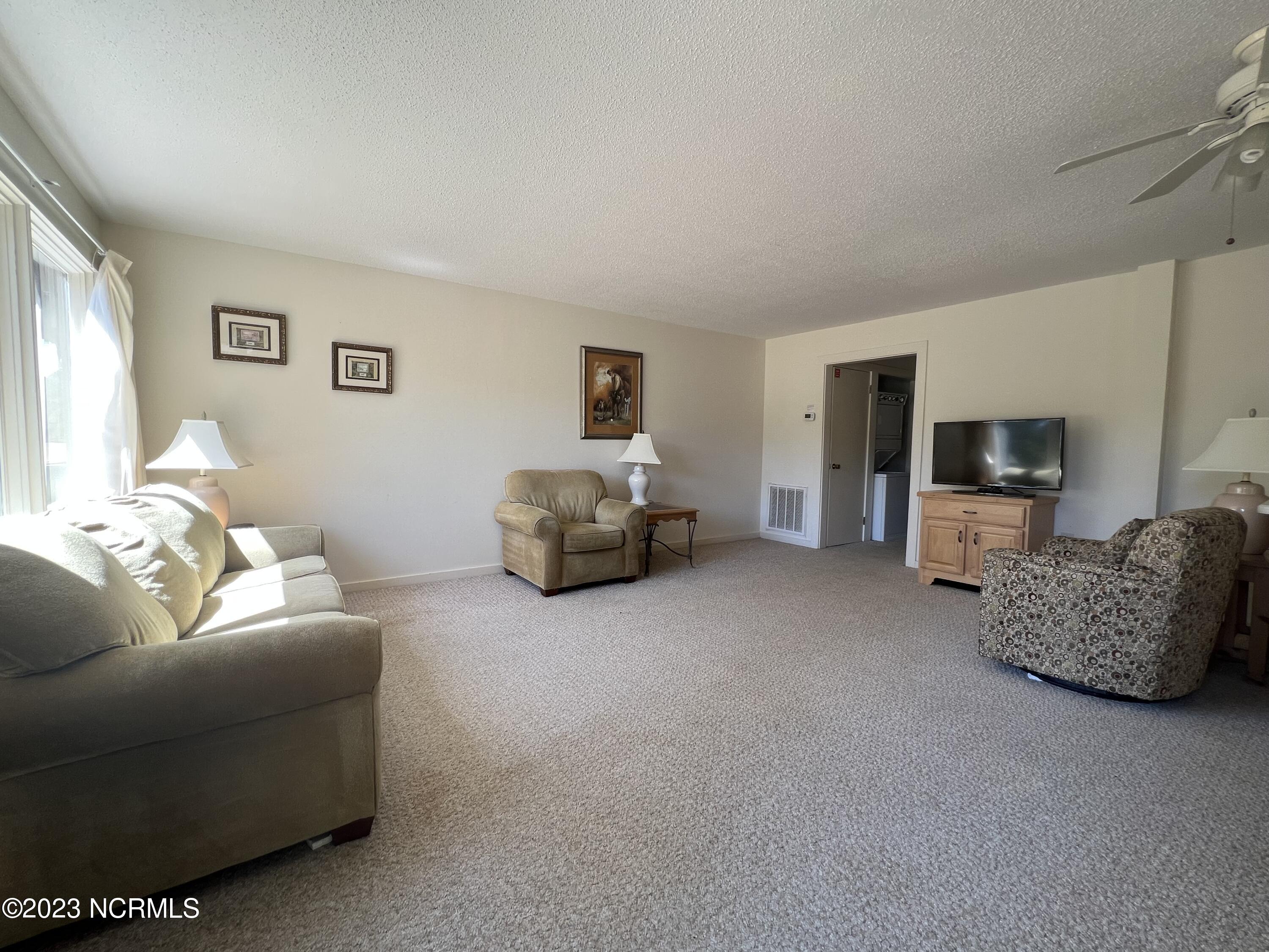 207 Foxkroft Drive Property Photo 14