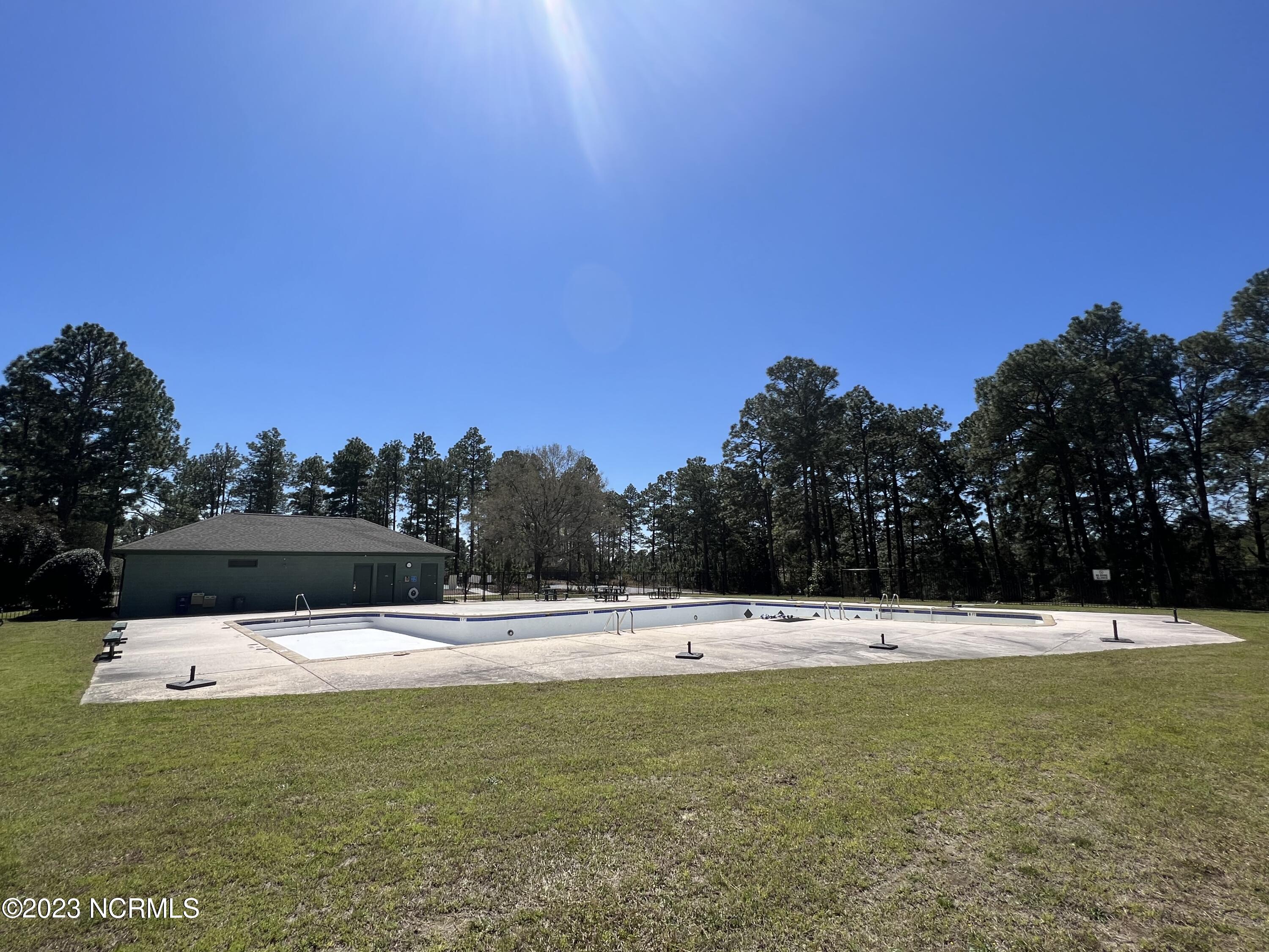 207 Foxkroft Drive Property Photo 15