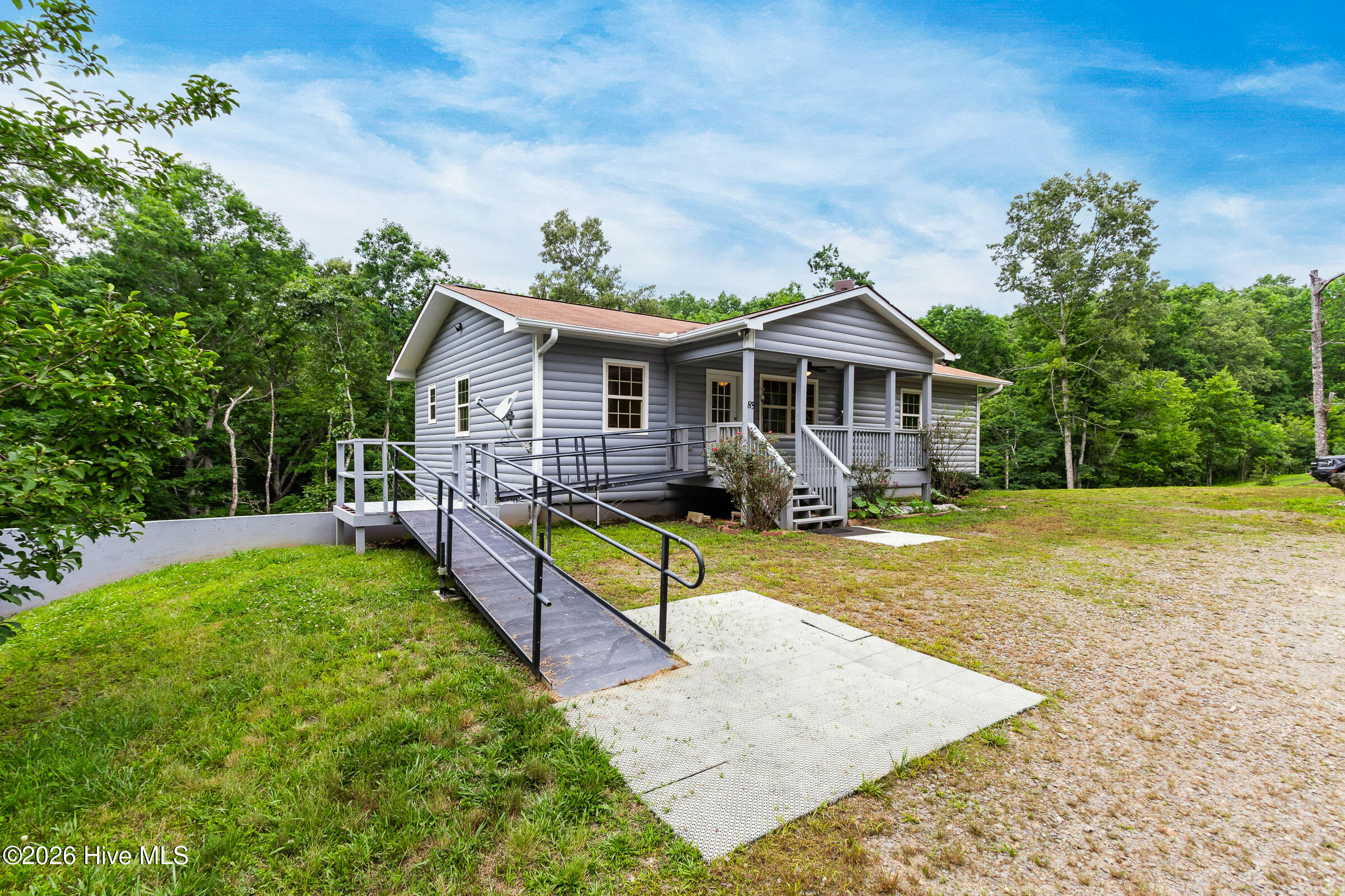 85 Sunray Circle Property Photo 4