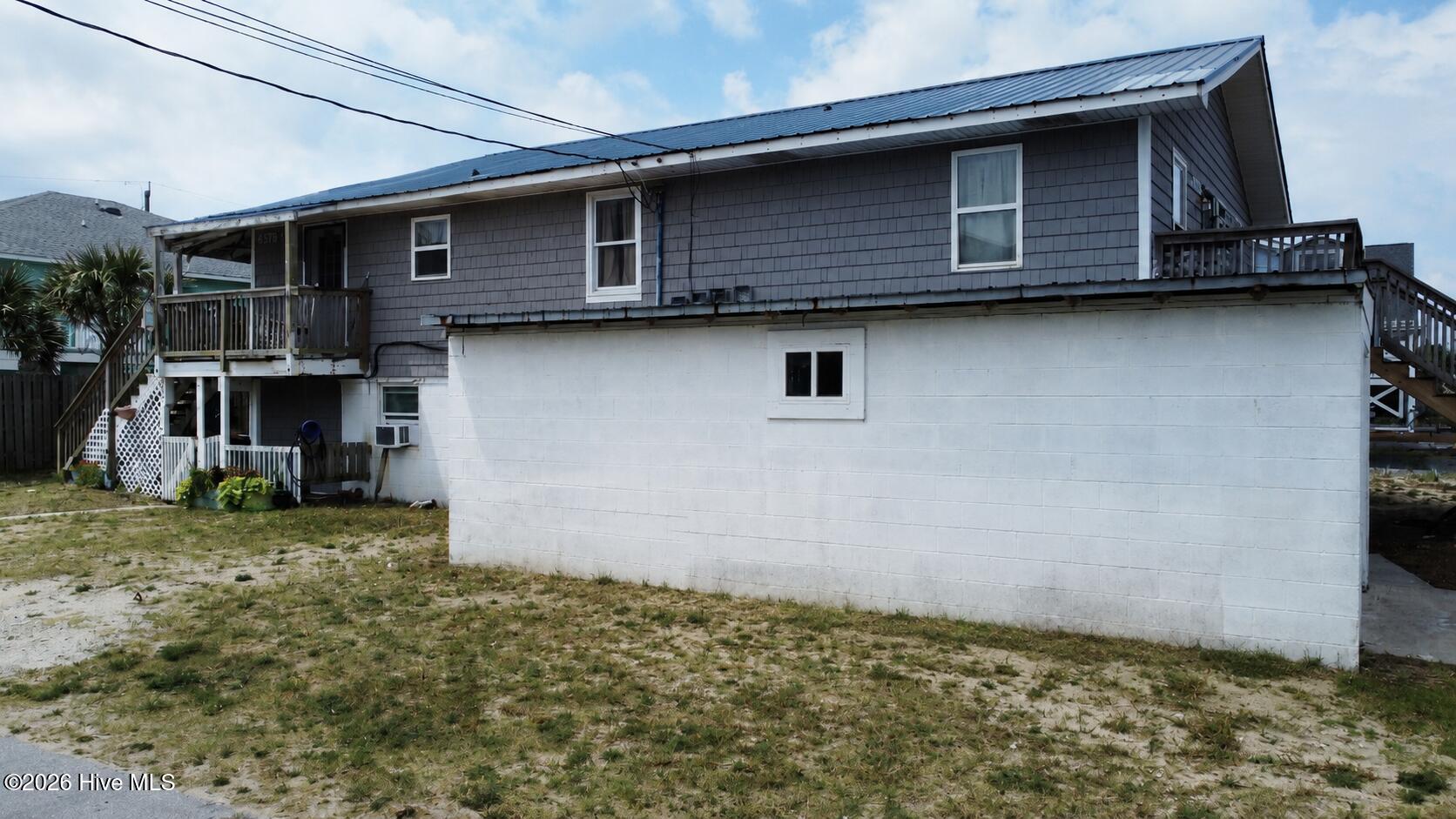 1518 Easy Street A - D Property Photo 3