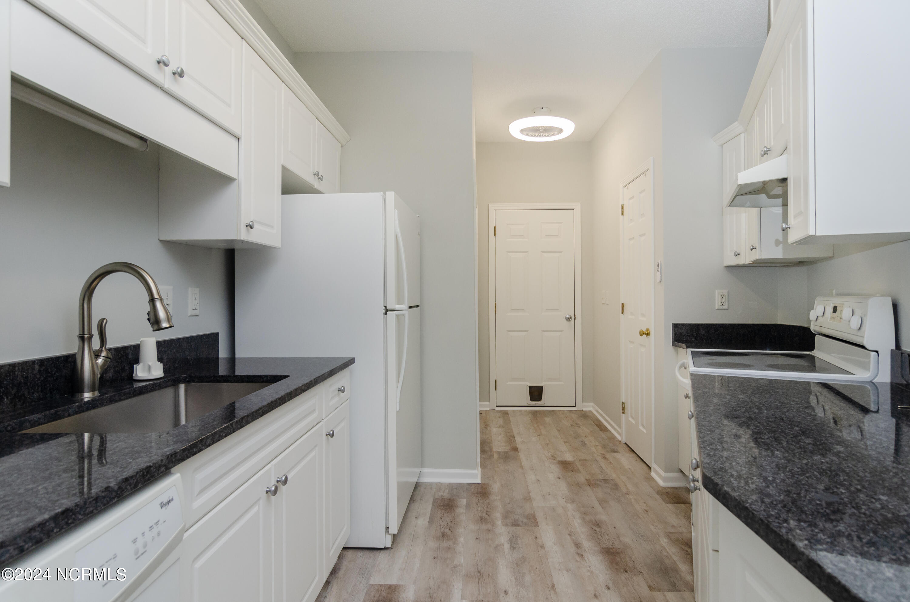 6464 Bradbury Court Property Photo 11