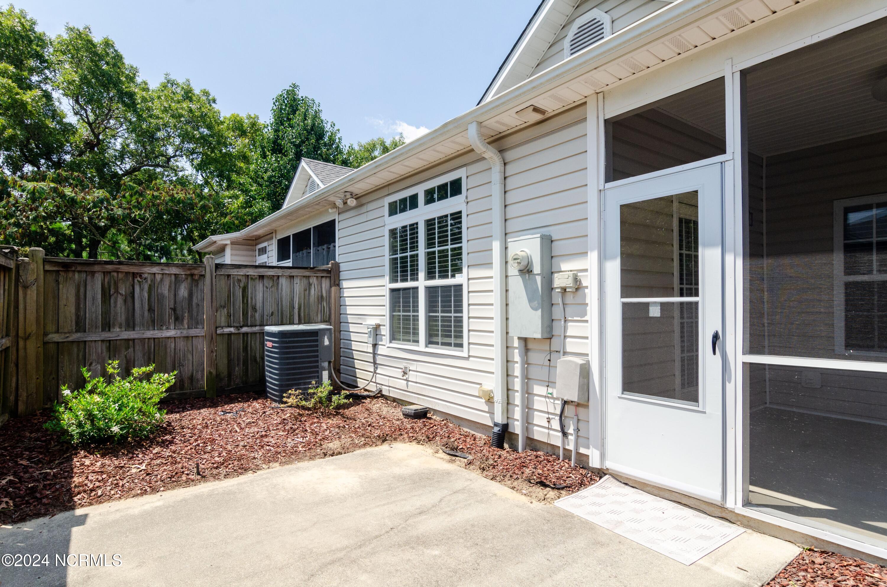 6464 Bradbury Court Property Photo 24