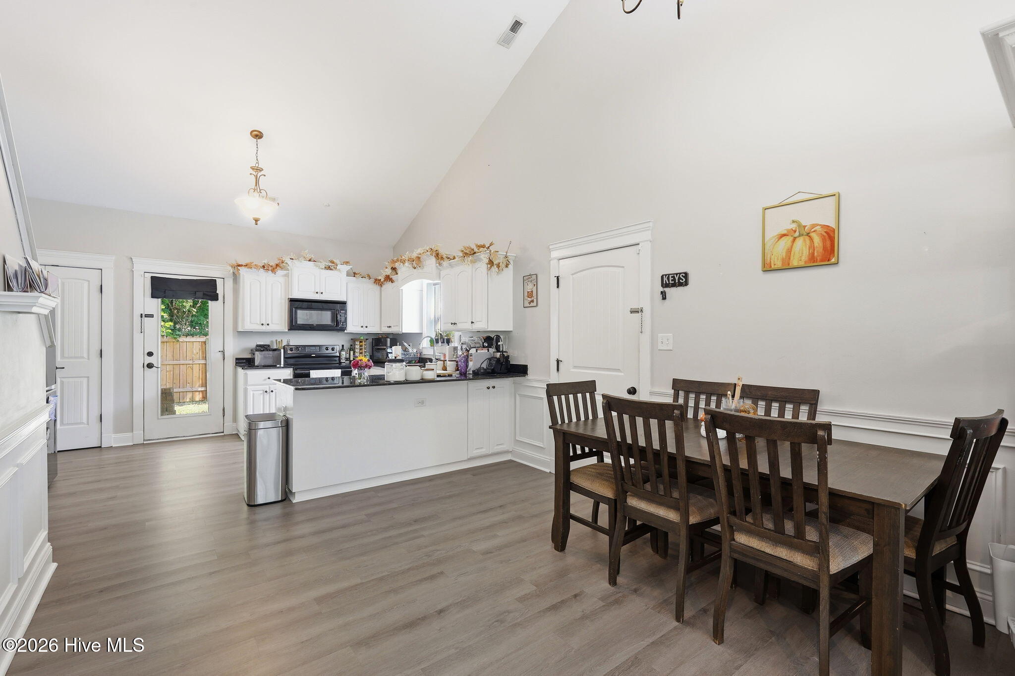 402 Satterfield Drive Property Photo 8