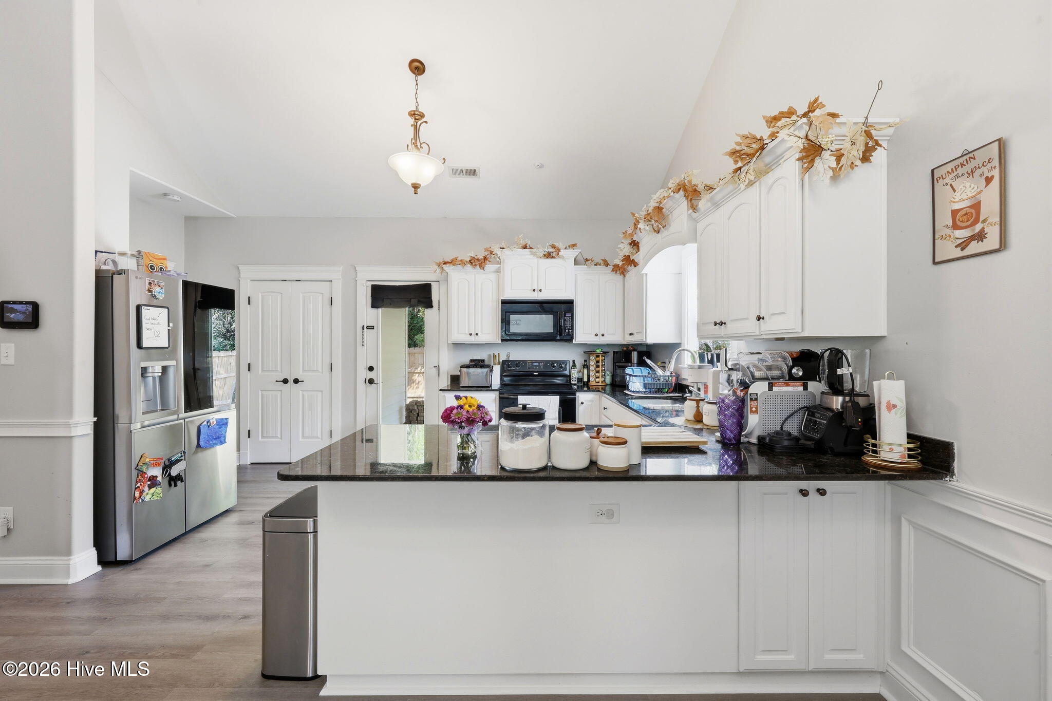 402 Satterfield Drive Property Photo 11