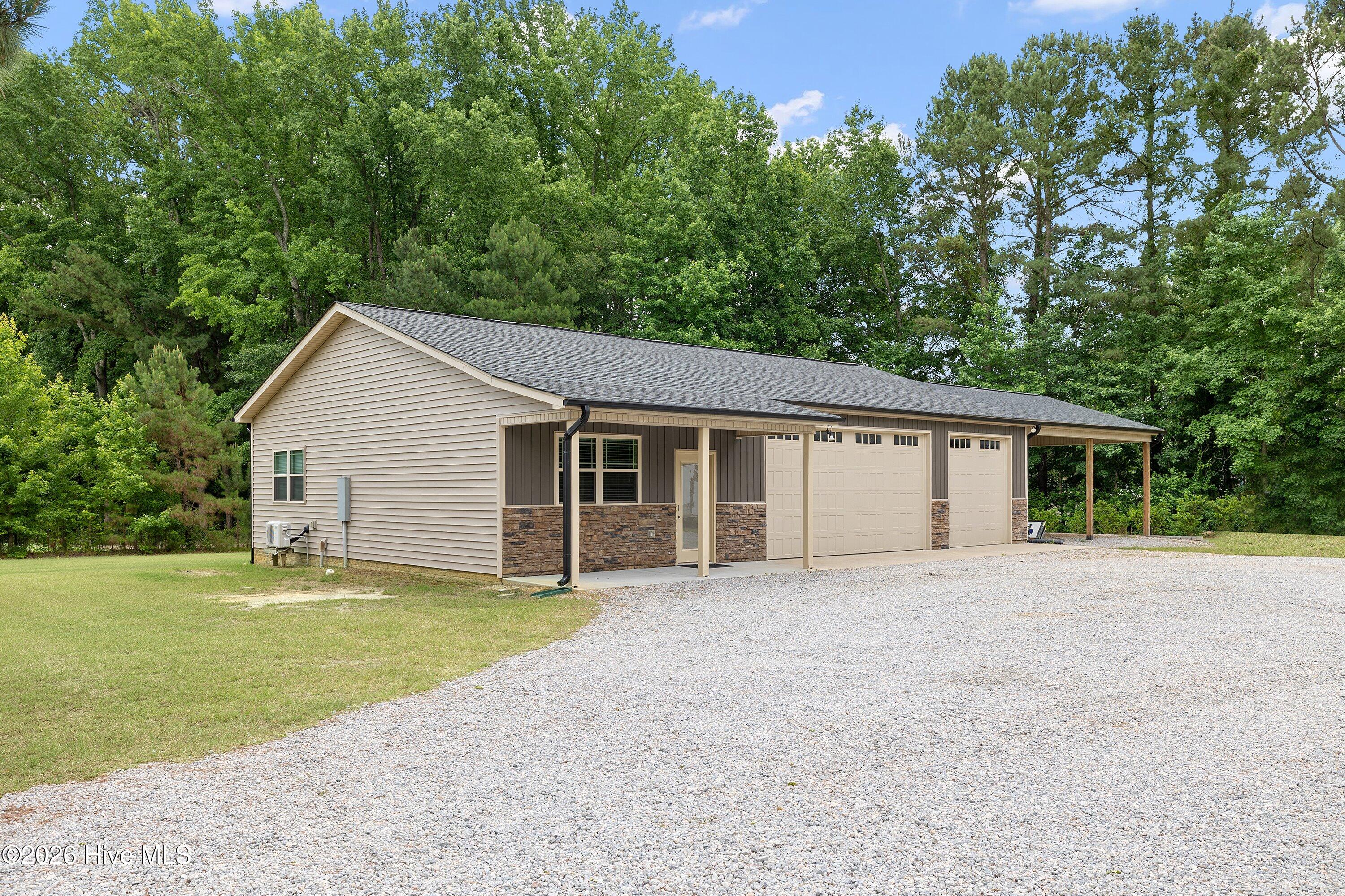 2335 Twin Acres Road Property Photo 2