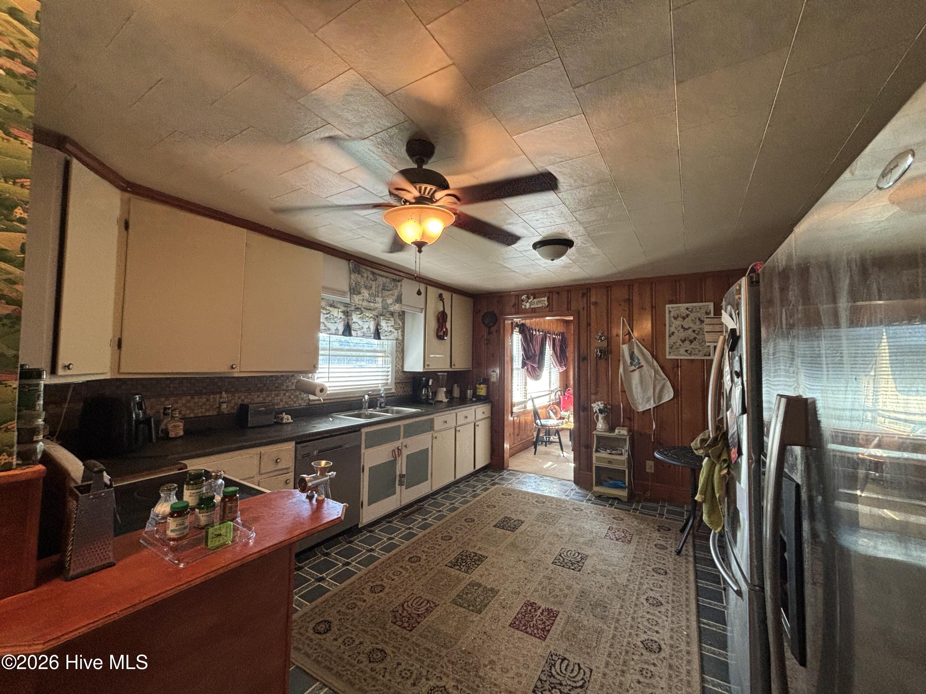 4086 Collins Drive Property Photo 11