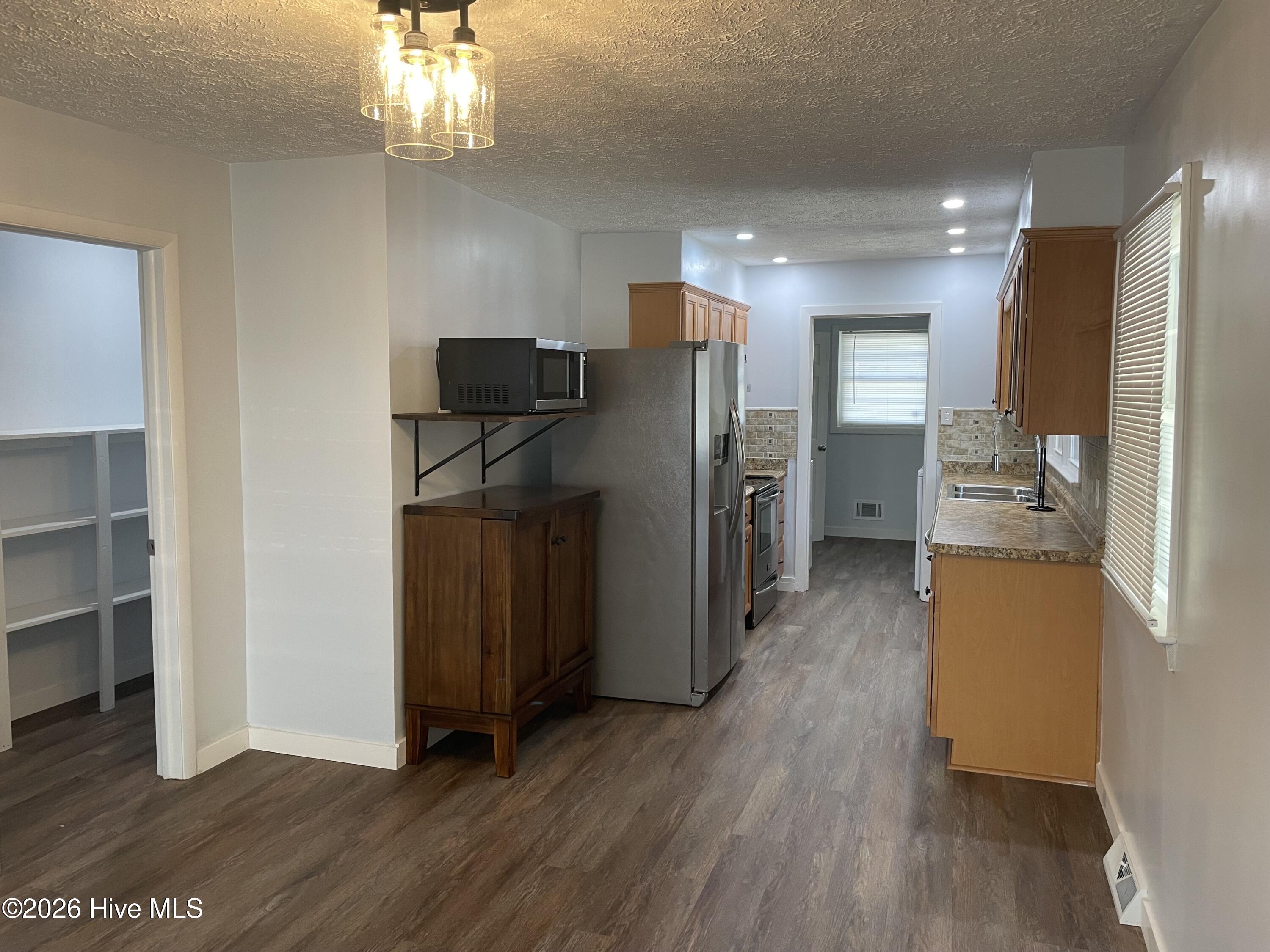 903 Valley View Street Property Photo 5