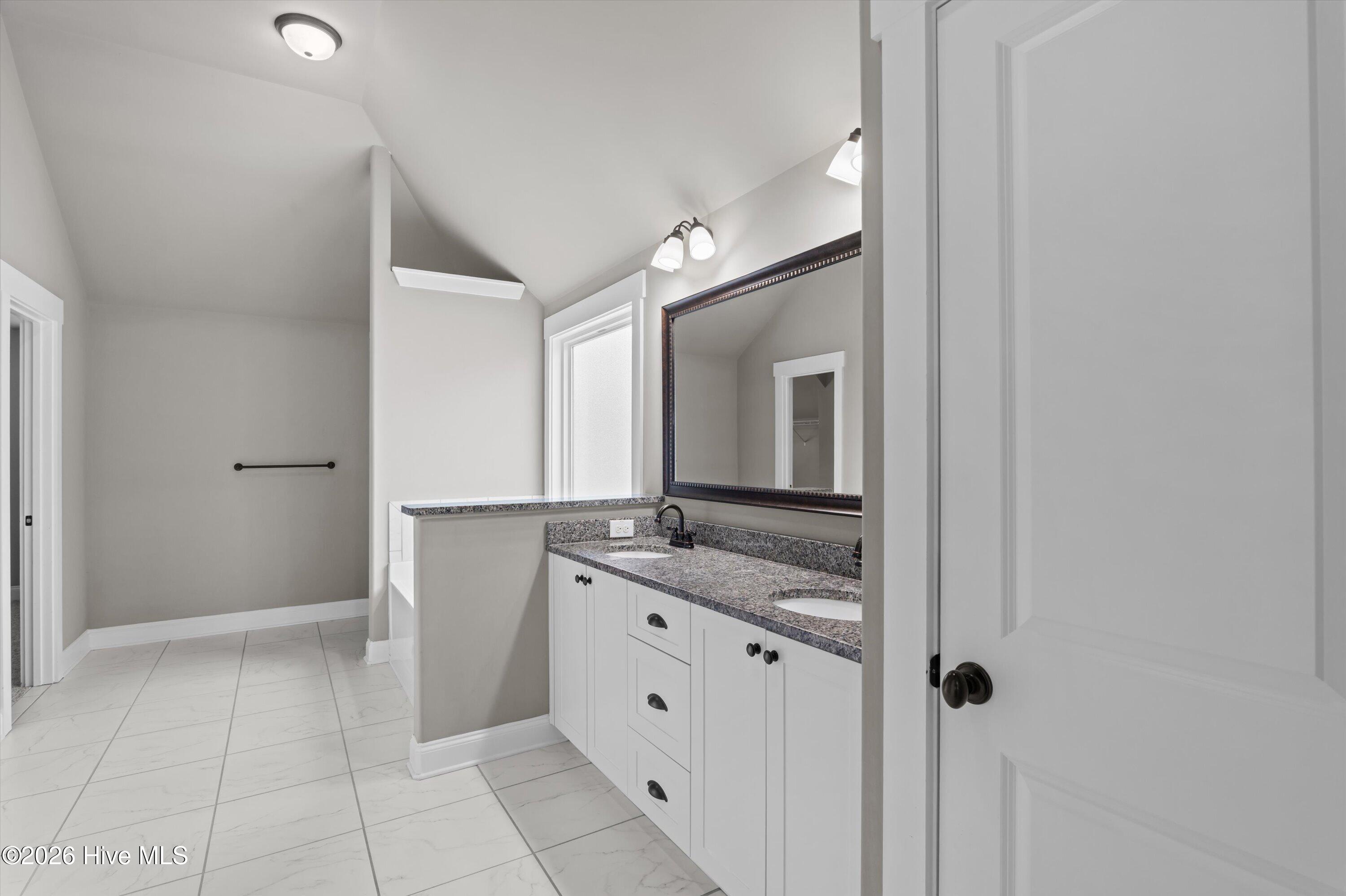 3933 Berkshire Way Property Photo 57