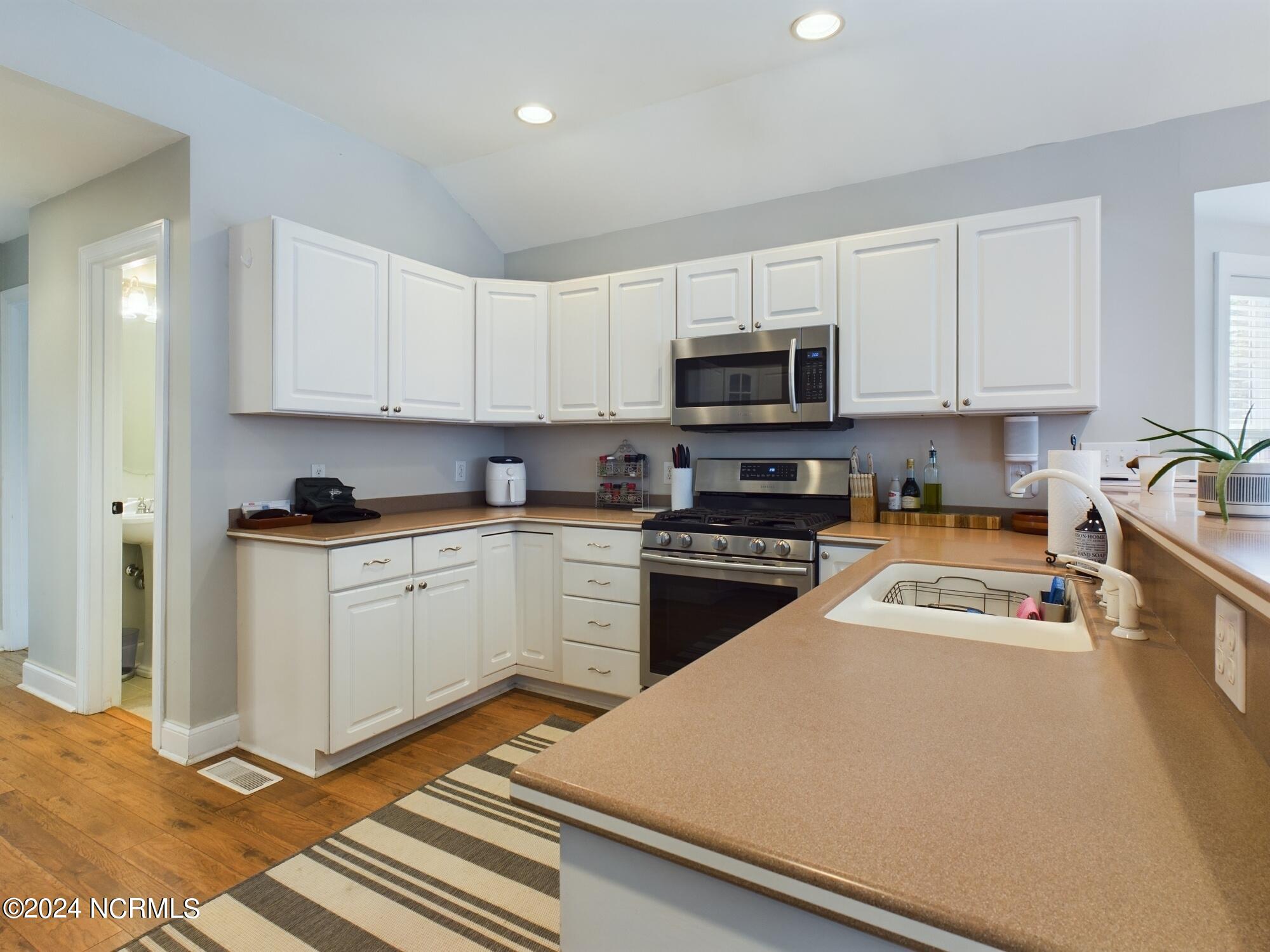 4 Mcqueen Place Property Photo 2