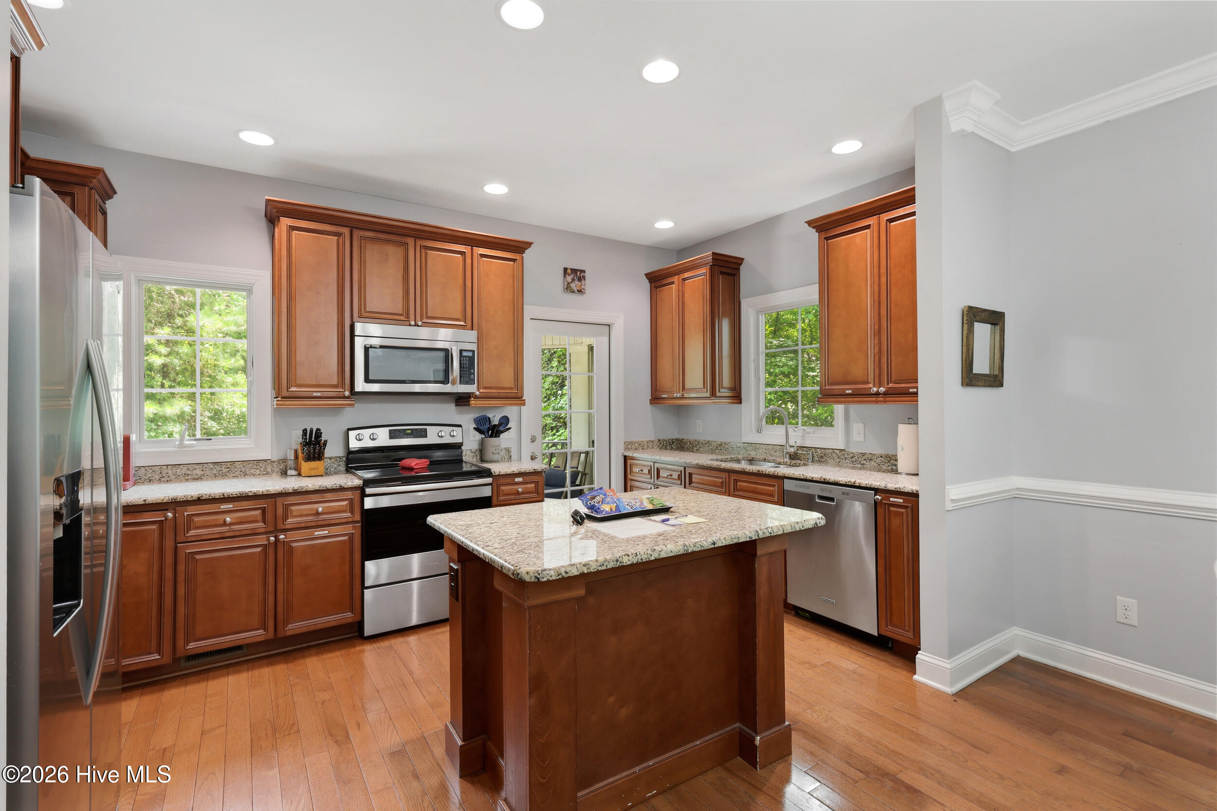 4806 Collegiate Drive Property Photo 12