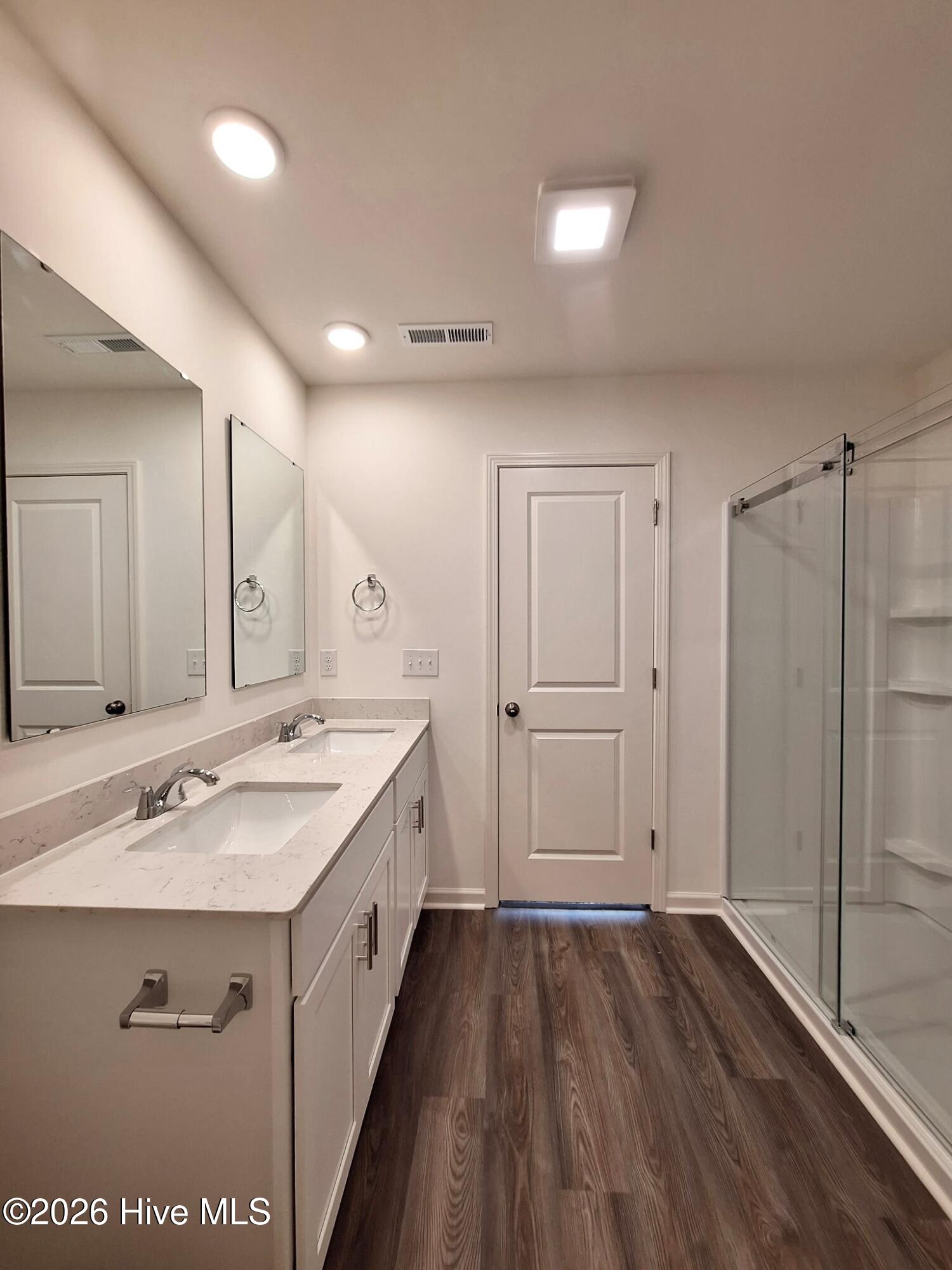 2425 Brookville Drive B Property Photo 10