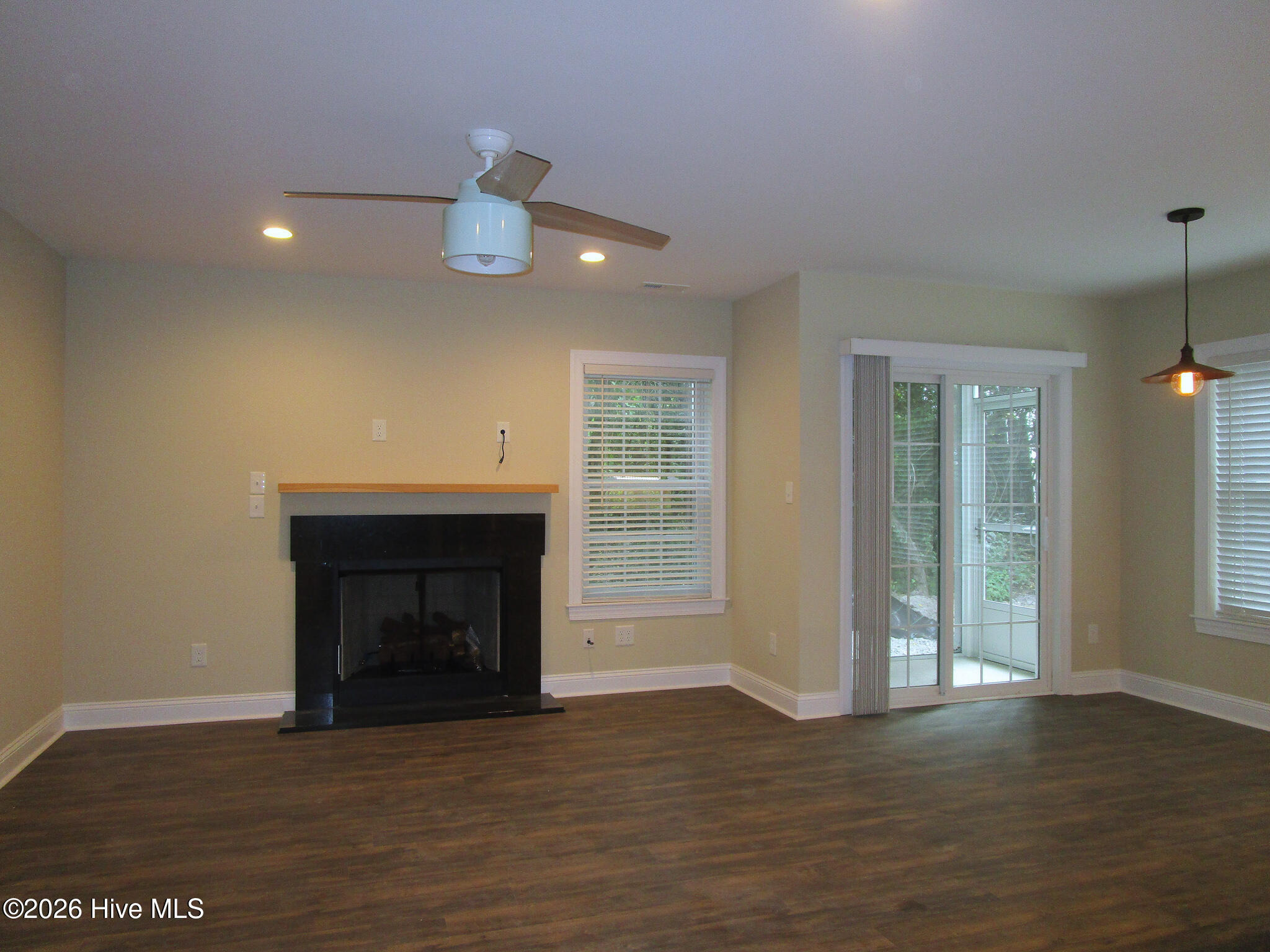 302 Holly Street S Property Photo 3