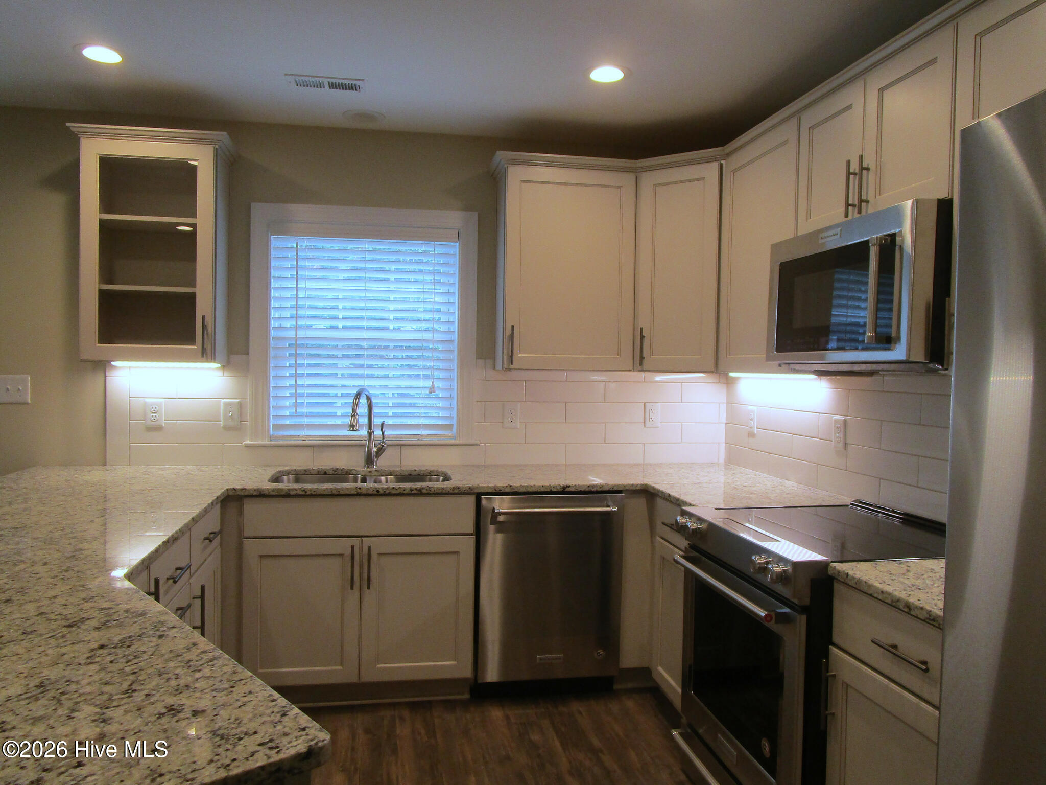 302 Holly Street S Property Photo 4