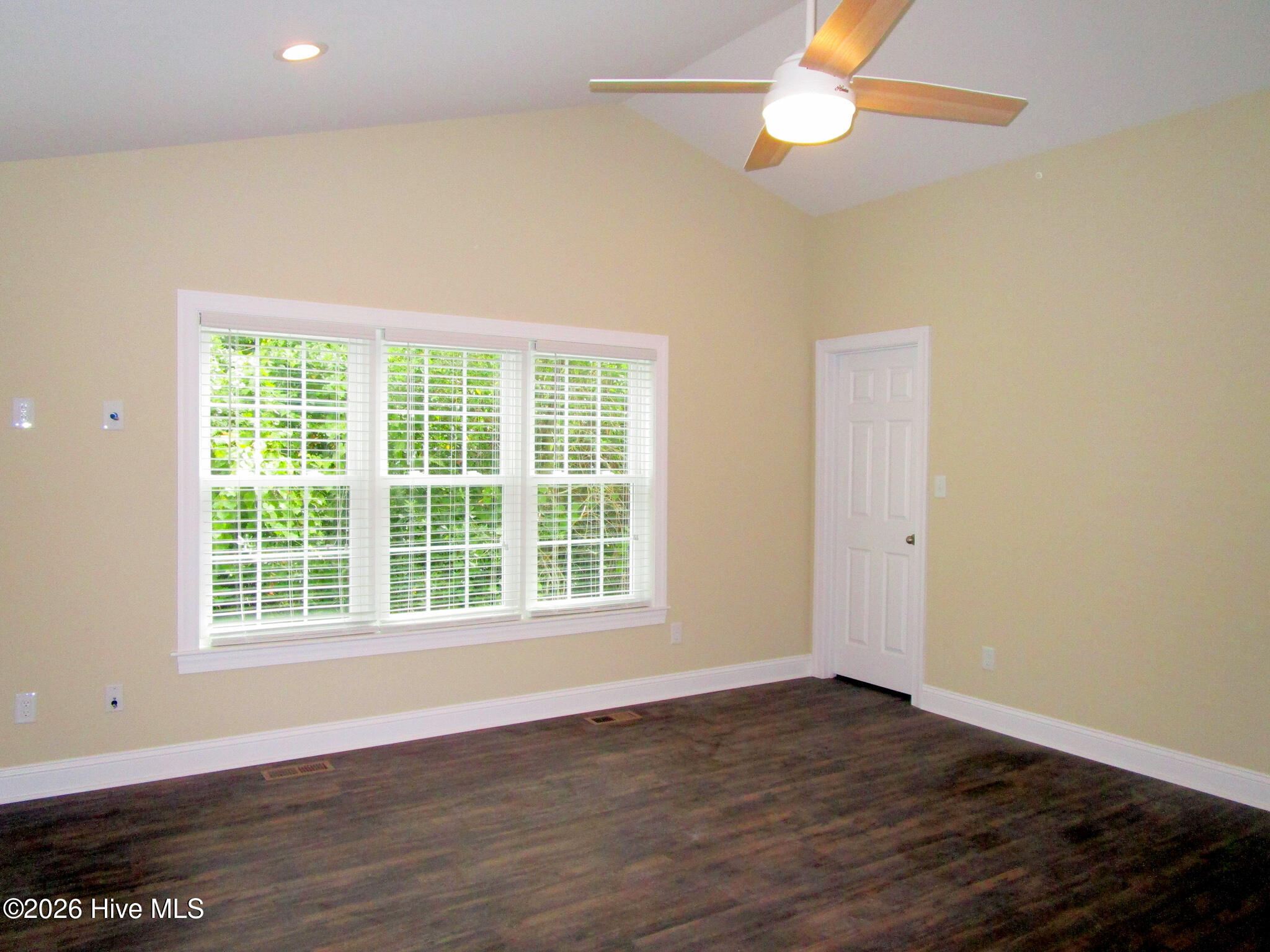 302 Holly Street S Property Photo 7