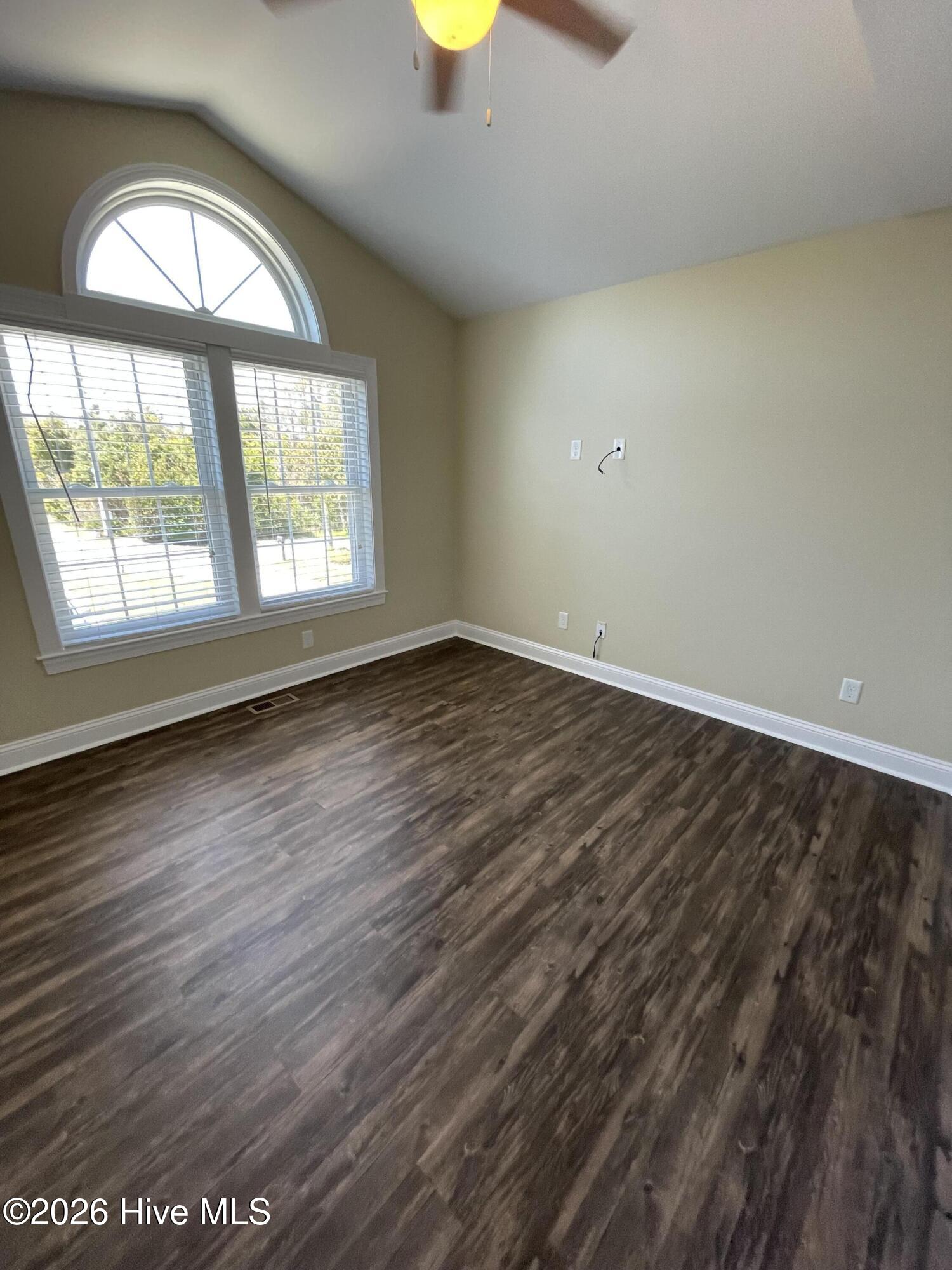 302 Holly Street S Property Photo 14