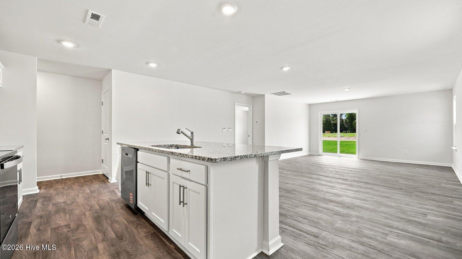 2100 Montalvan Drive Property Photo 8
