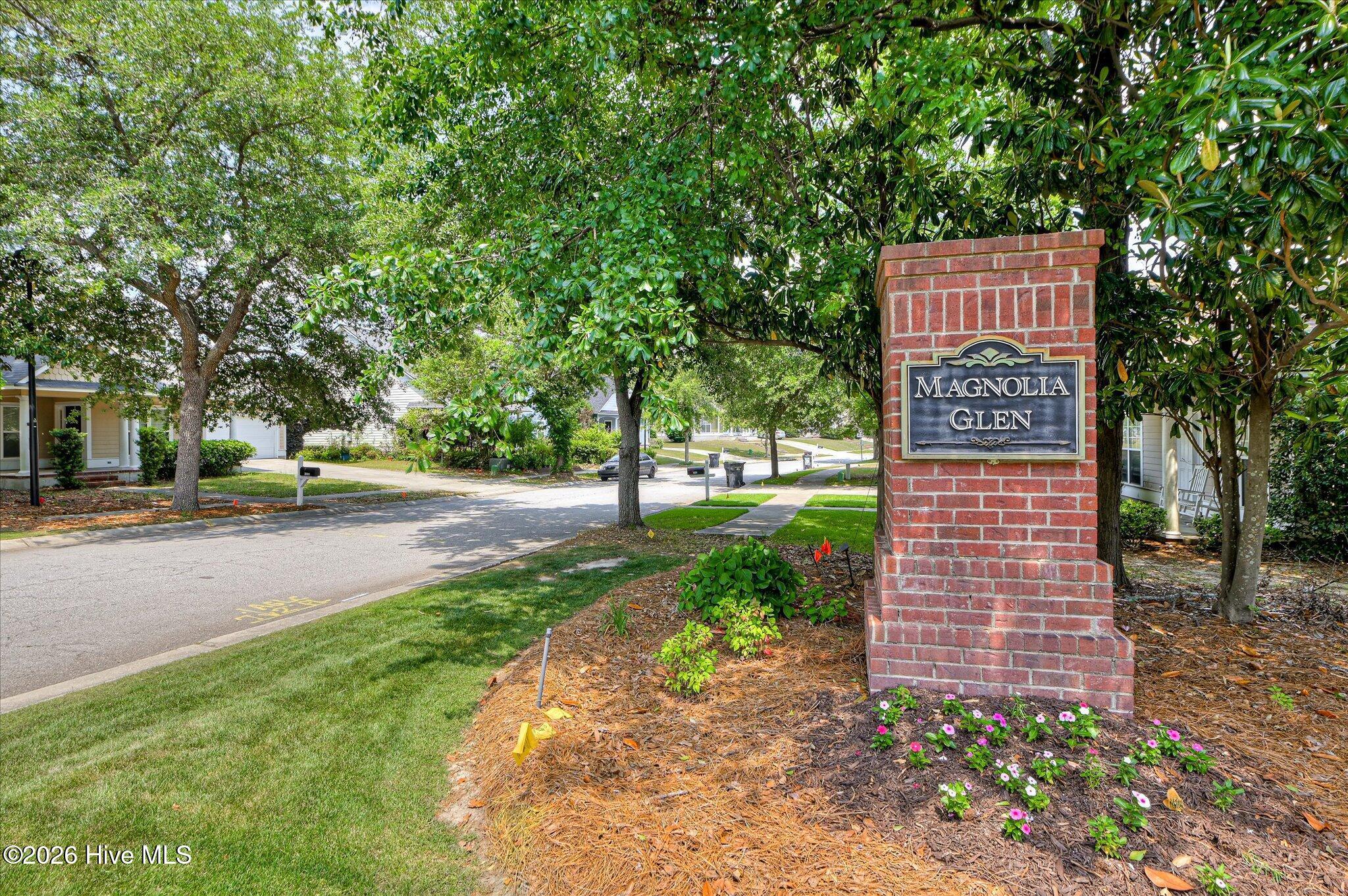 2037 Magnolia Parkway Property Photo 2