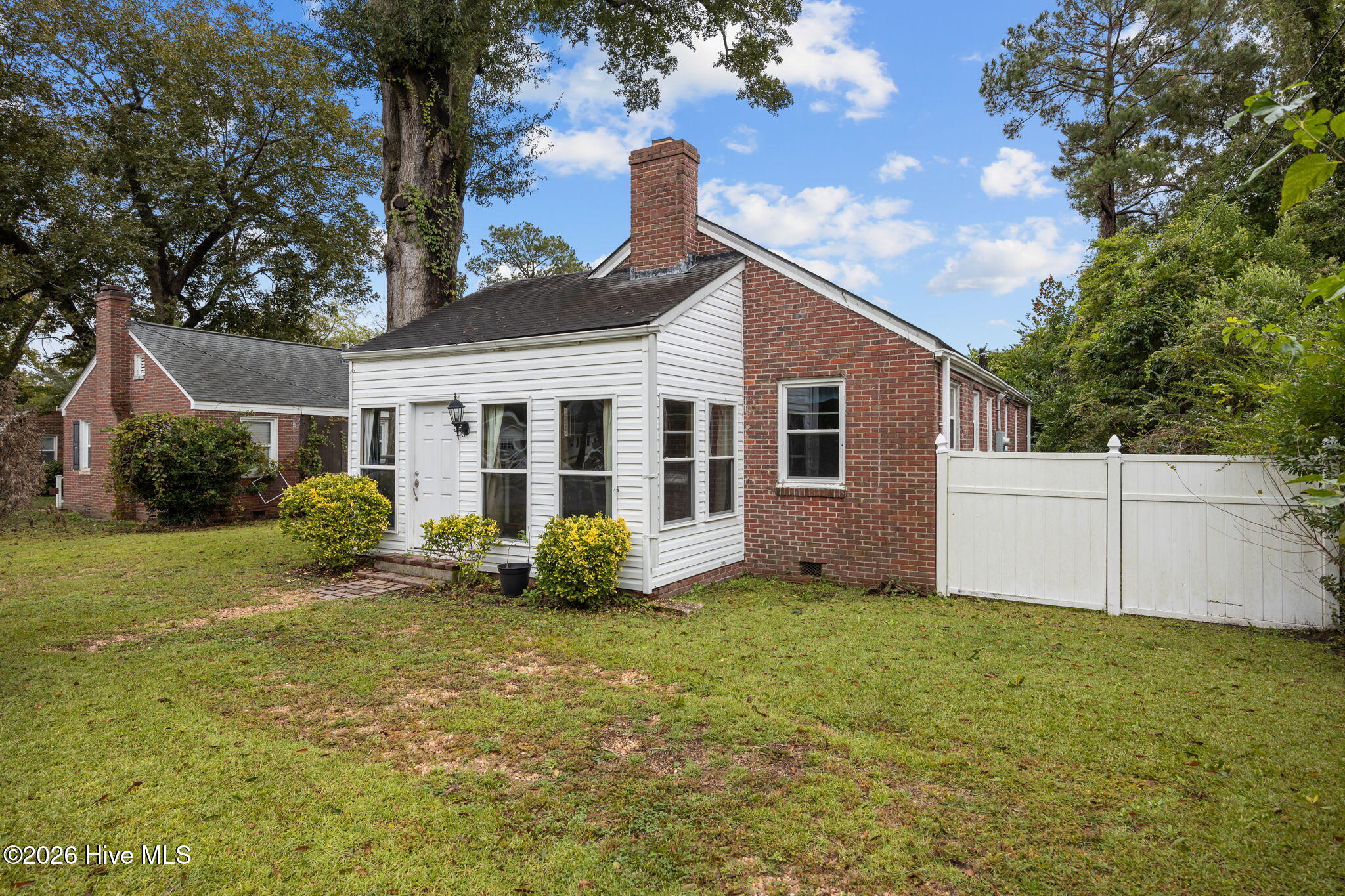1607 Oakwood Avenue Property Photo 2
