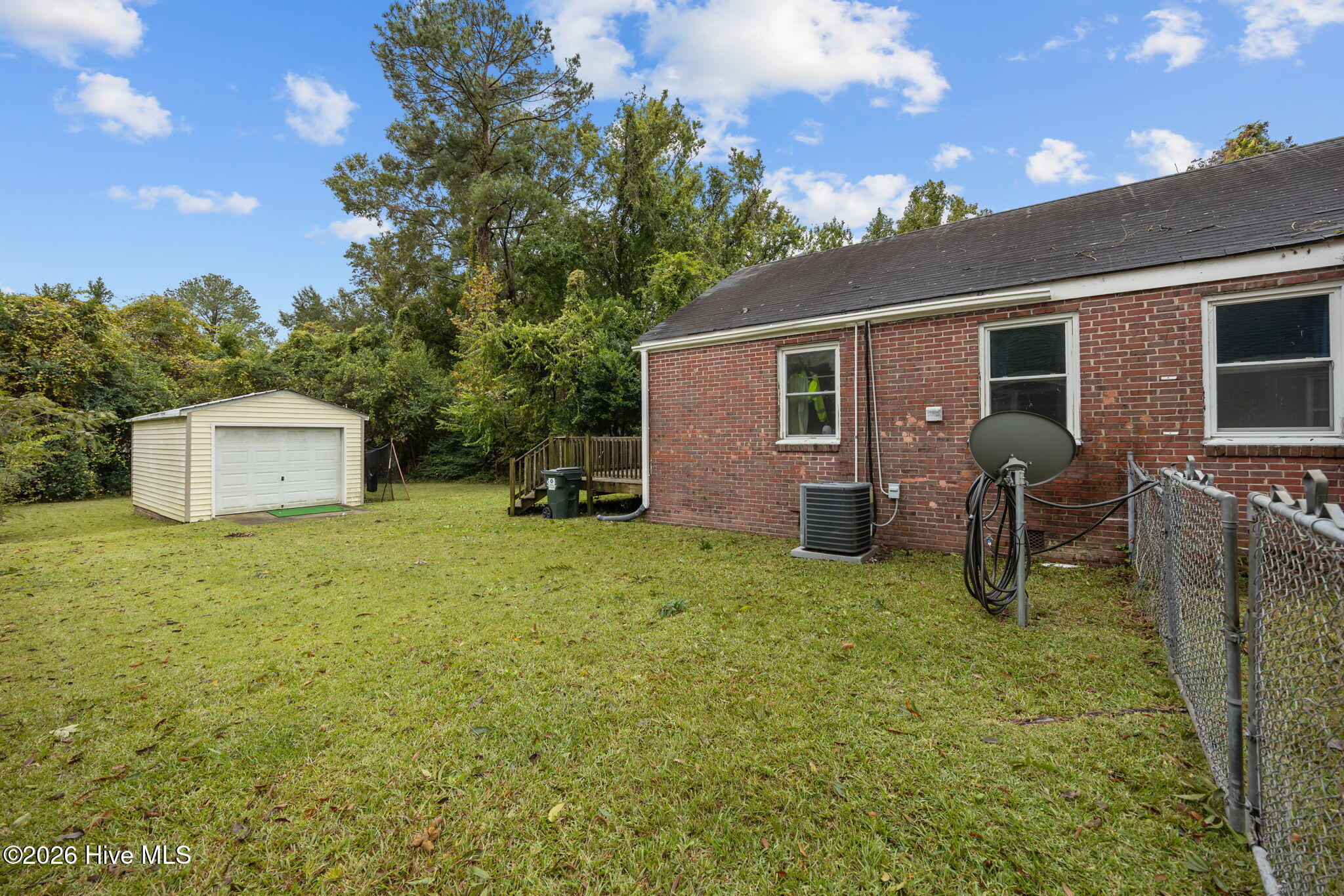 1607 Oakwood Avenue Property Photo 3
