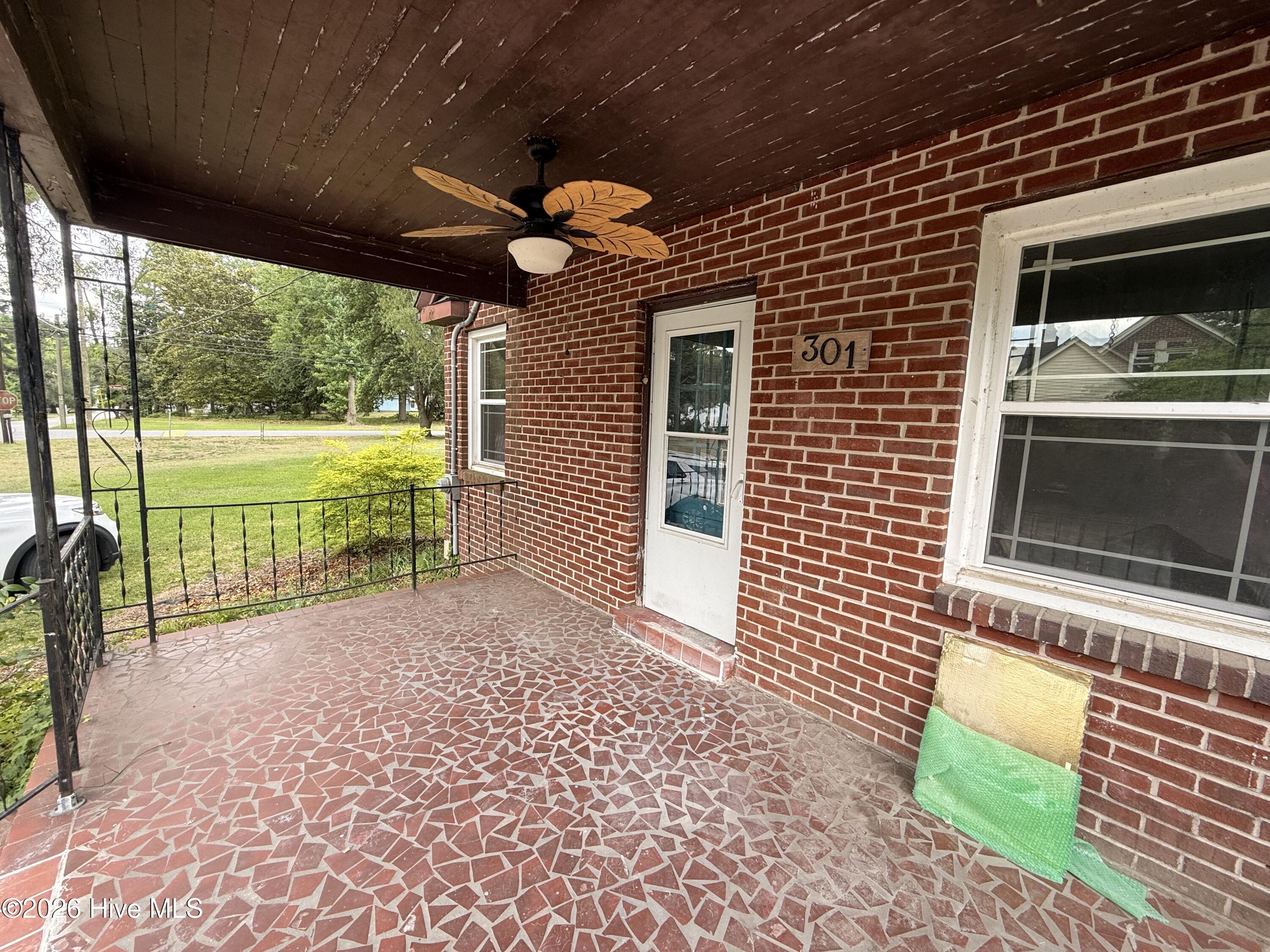 301 W Harper Street Property Photo 16