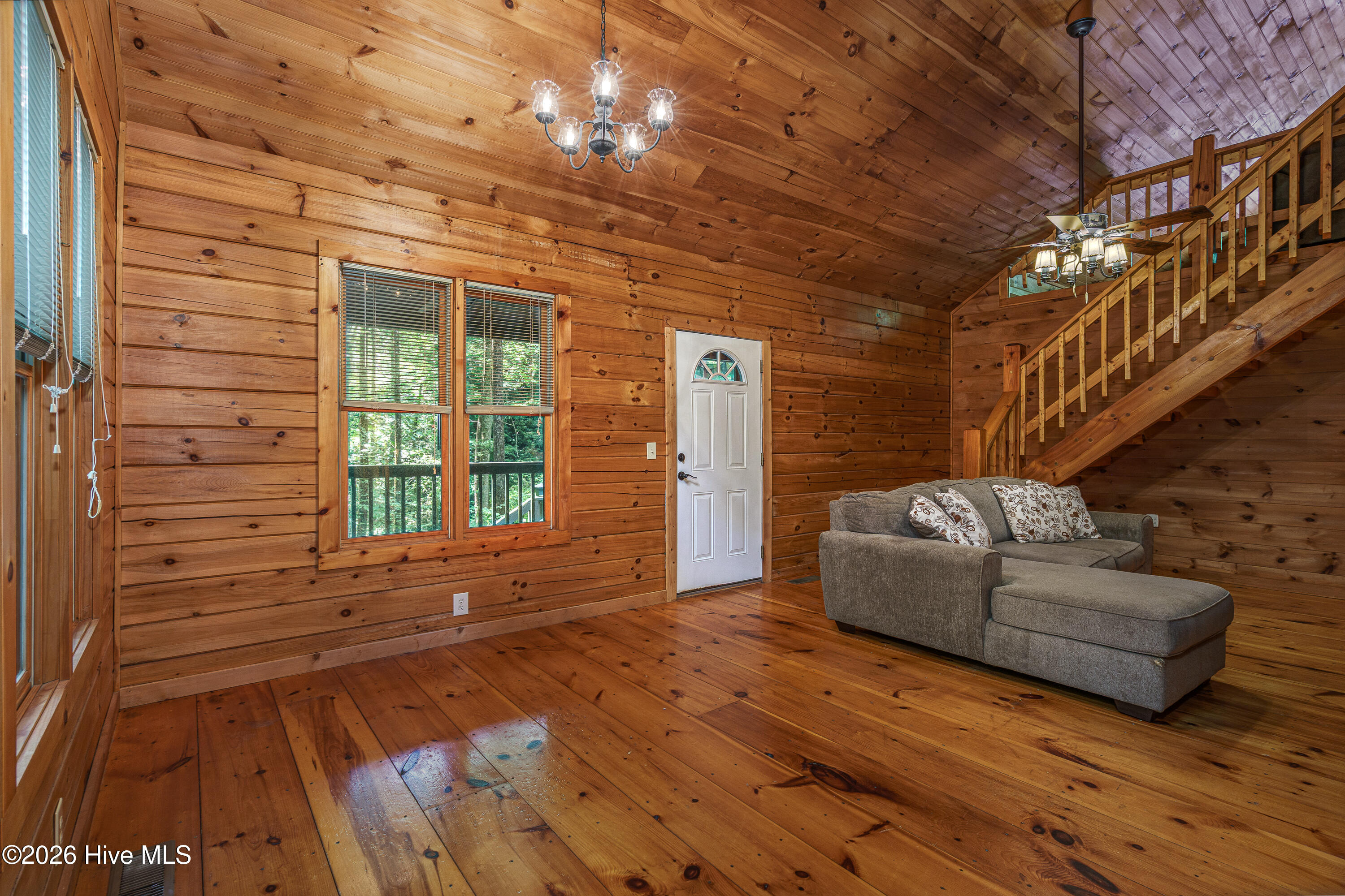 211 Red Oak Forest Lane Property Photo 4