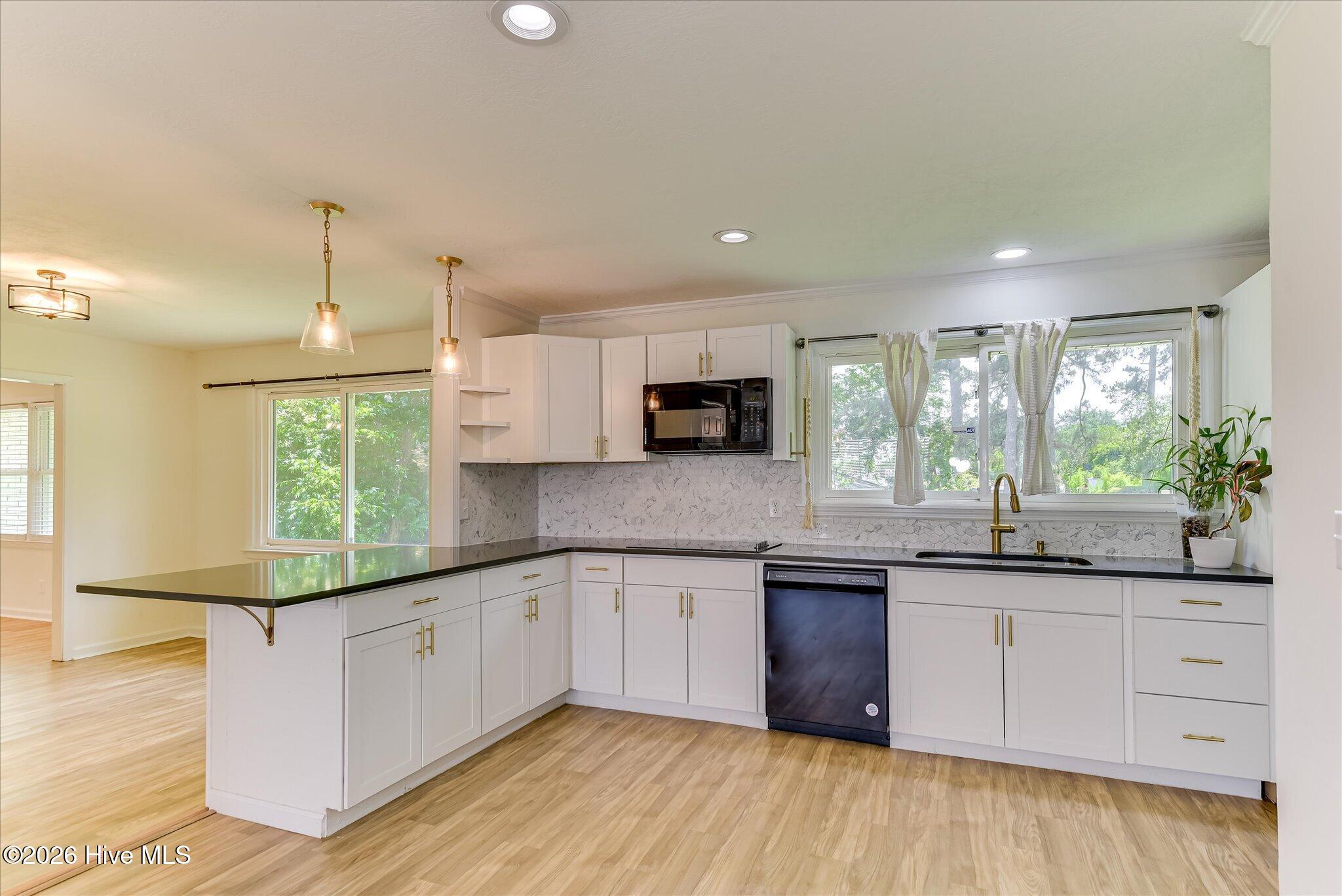 501 Hampton Avenue Property Photo 14