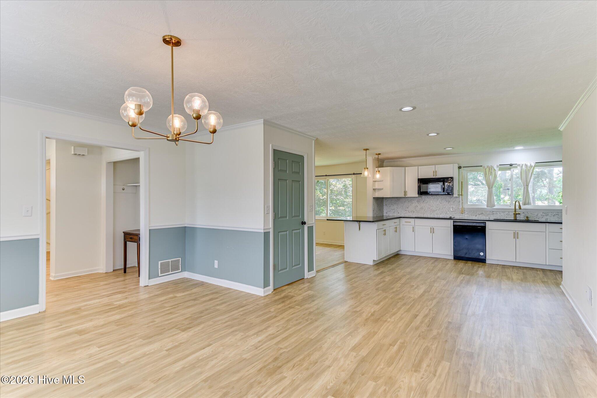 501 Hampton Avenue Property Photo 19