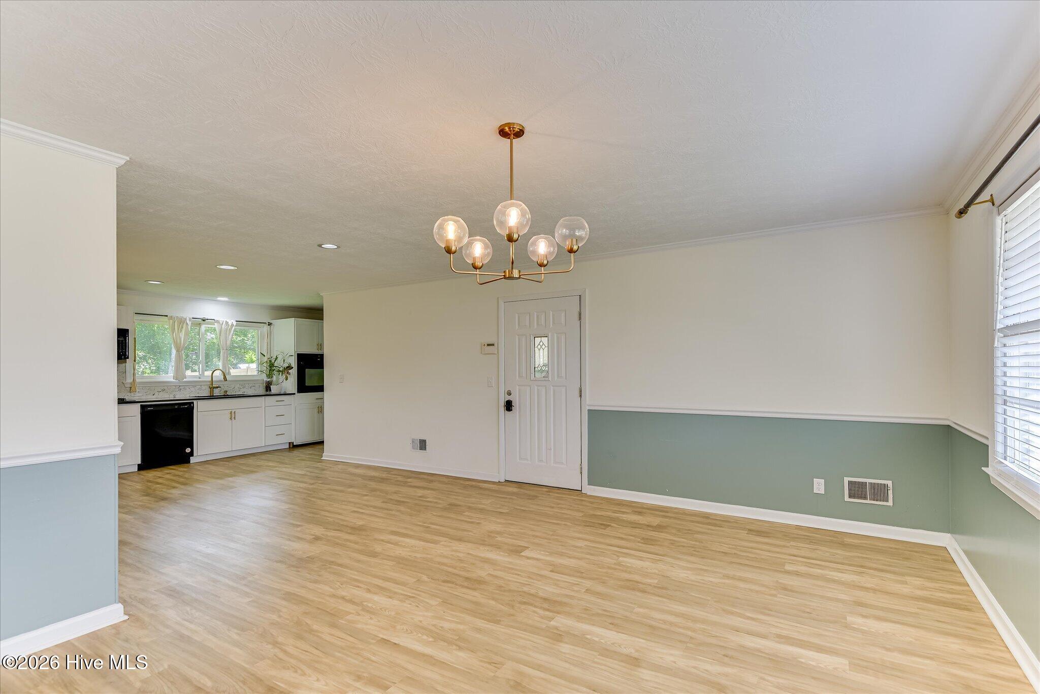501 Hampton Avenue Property Photo 20