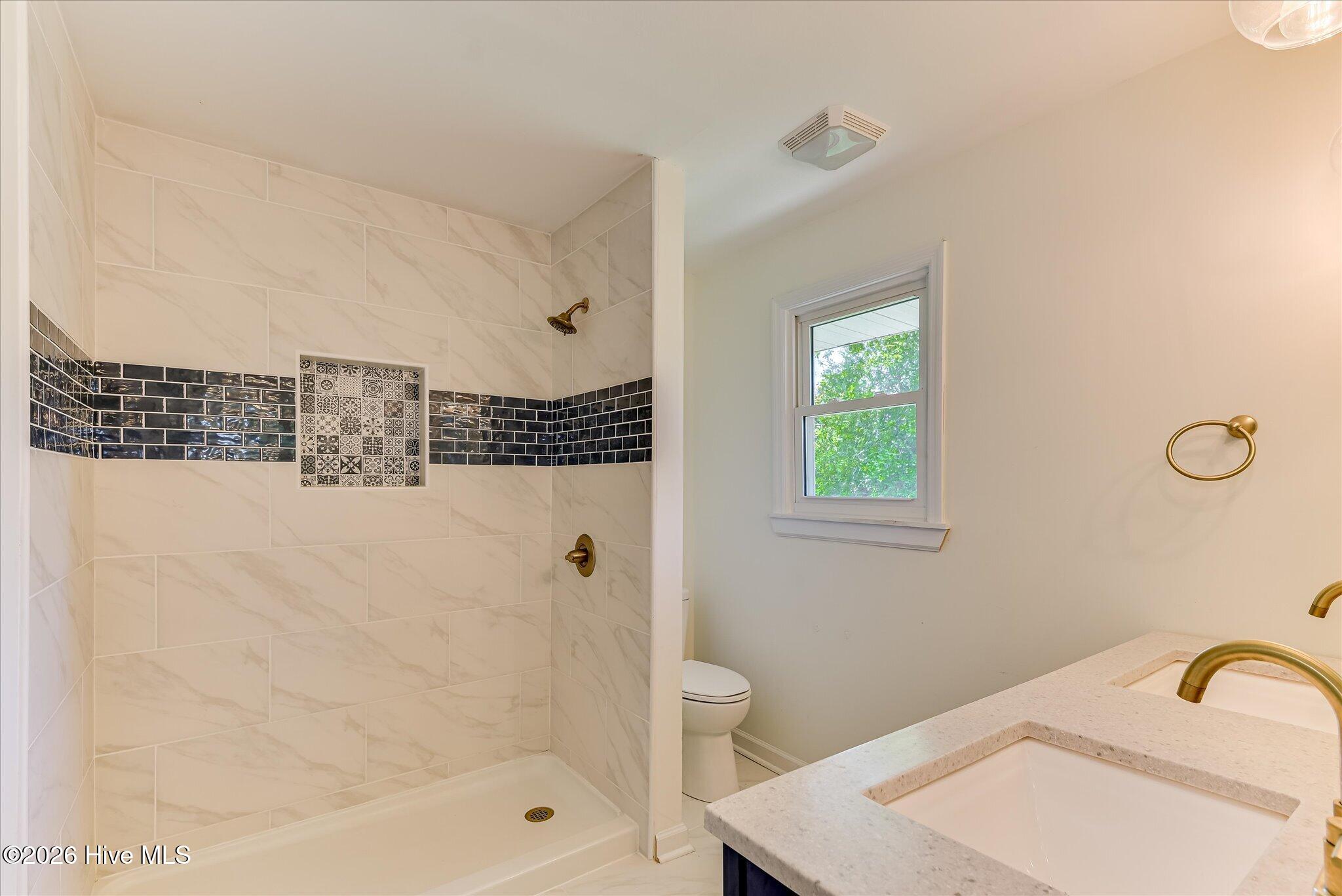 501 Hampton Avenue Property Photo 28