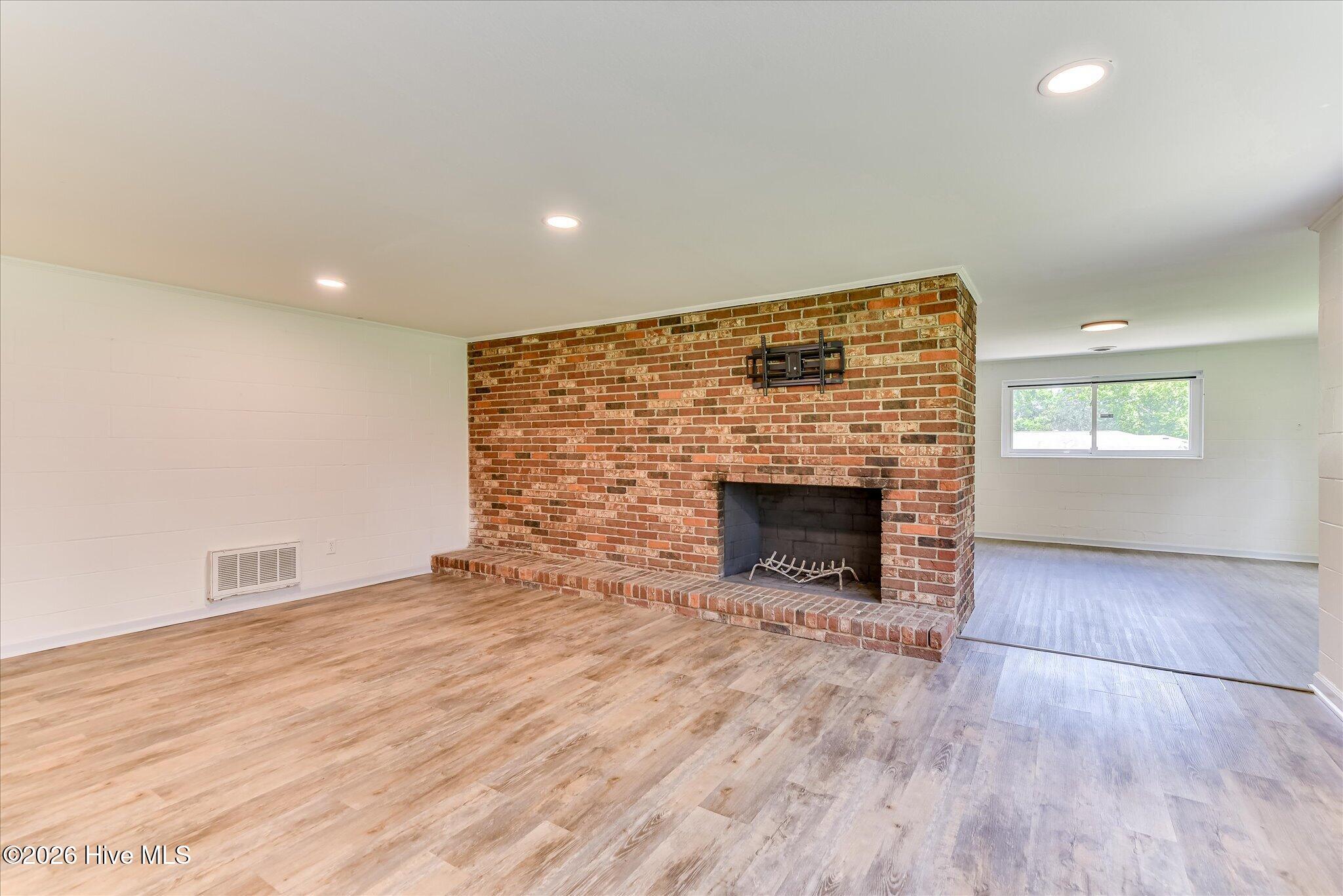 501 Hampton Avenue Property Photo 39